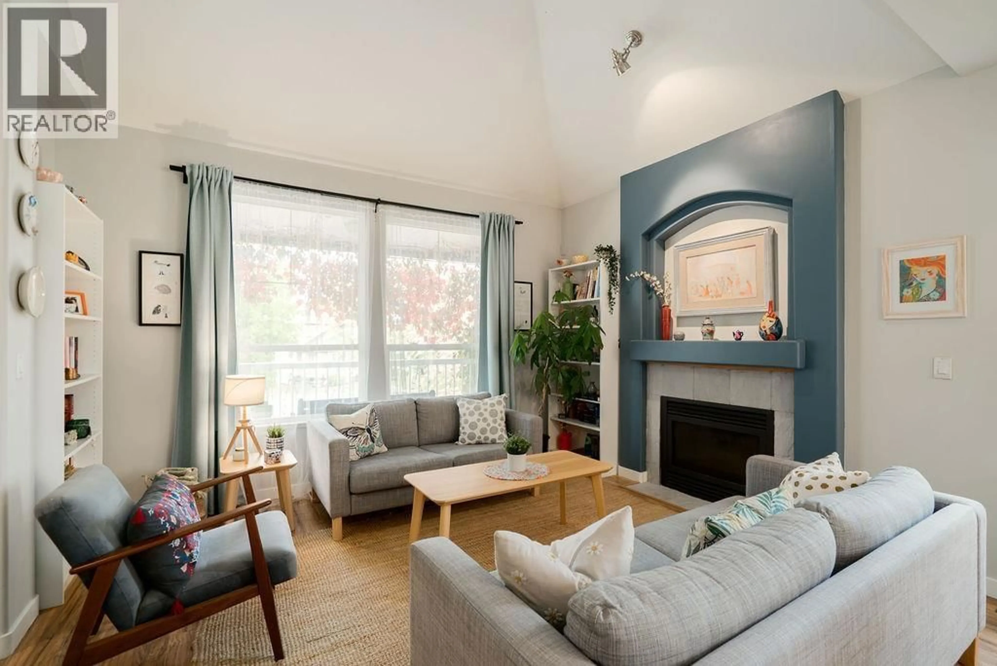 Living room with furniture, wood/laminate floor for 23801 KANAKA WAY, Maple Ridge British Columbia V2W1E5