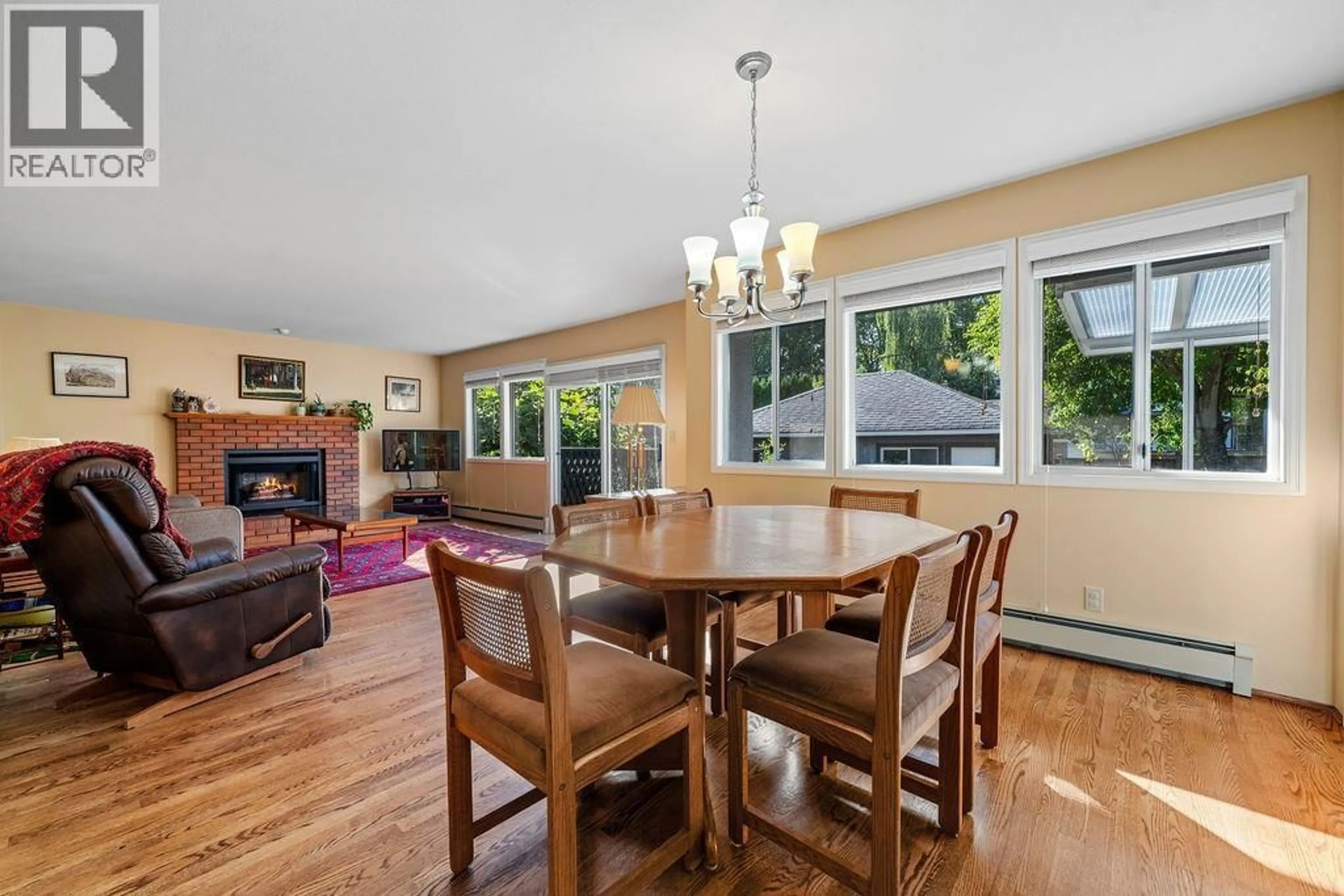 Dining room, wood/laminate floor for 3126 W 35TH AVENUE, Vancouver British Columbia V6N2M8
