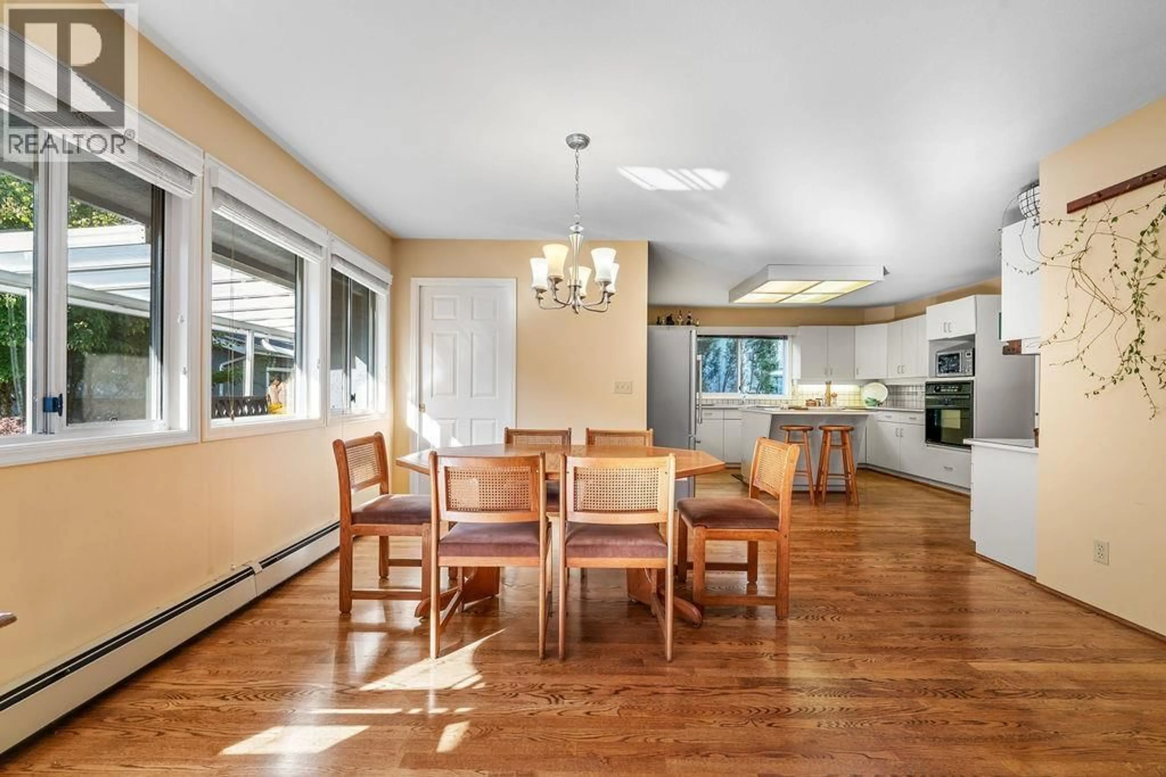 Dining room, wood/laminate floor for 3126 W 35TH AVENUE, Vancouver British Columbia V6N2M8