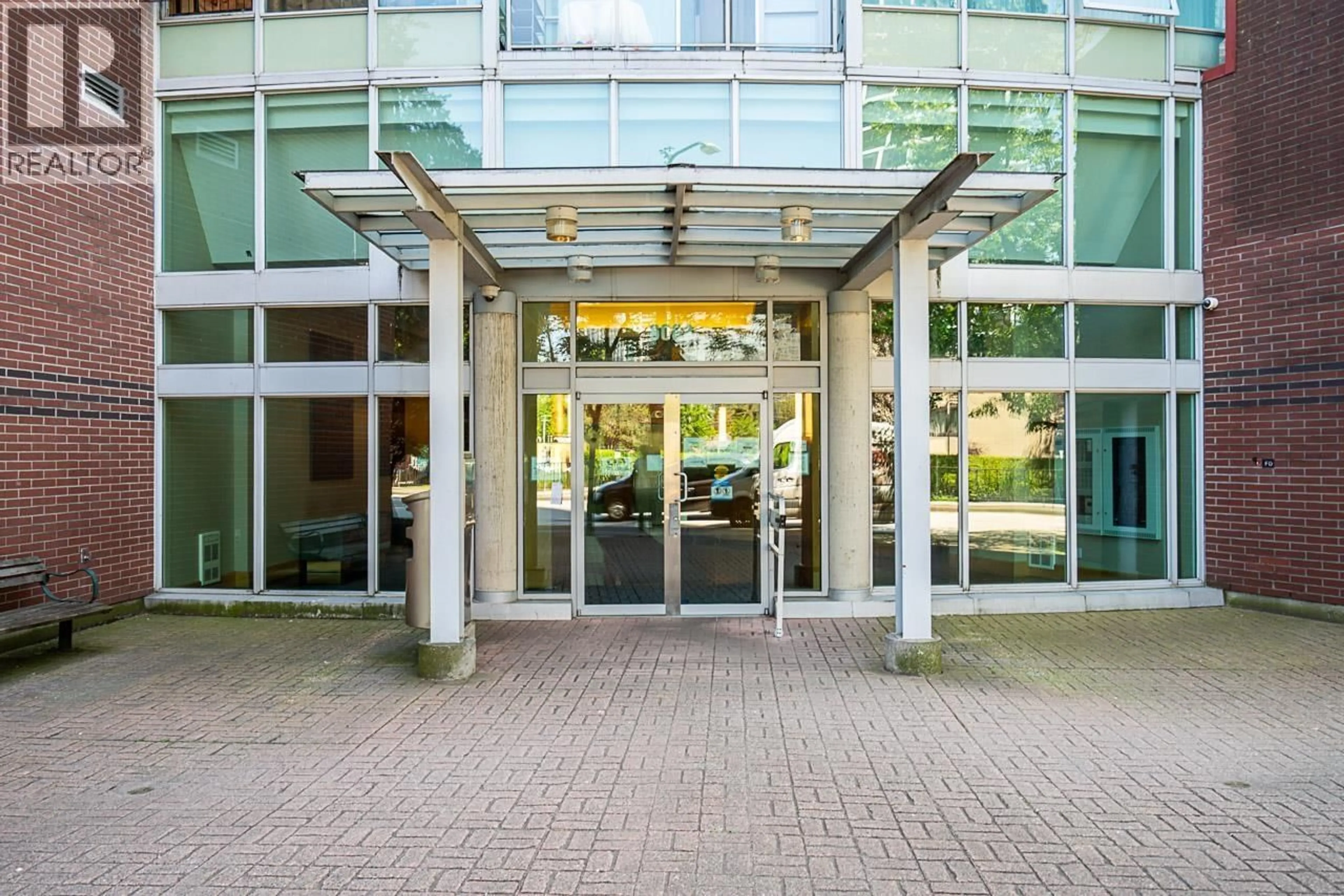 Indoor foyer for 1702 - 6088 WILLINGDON AVENUE, Burnaby British Columbia V5H4V2
