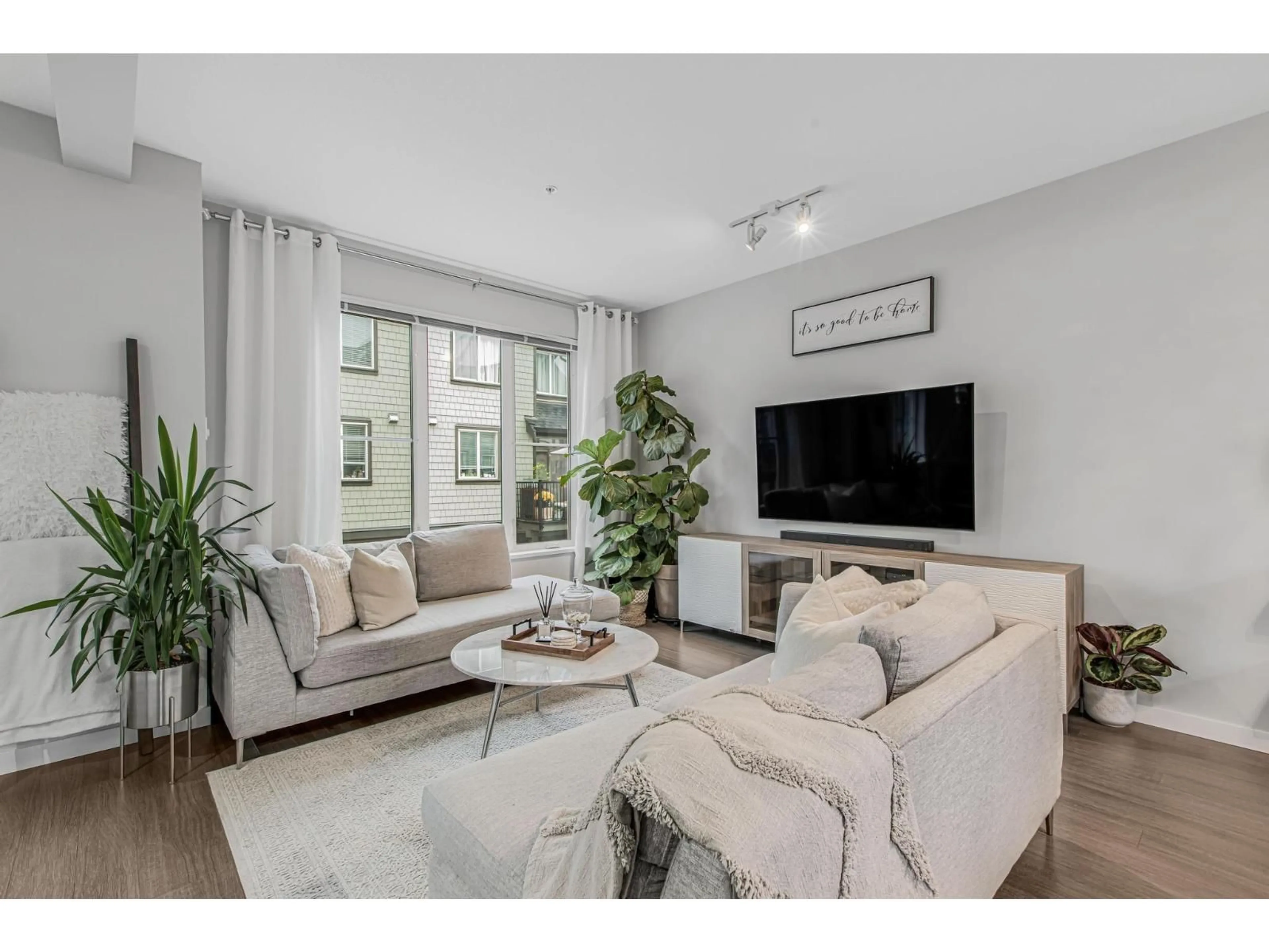 Living room with furniture, unknown for 38 - 8050 204, Langley British Columbia V2Y0T4