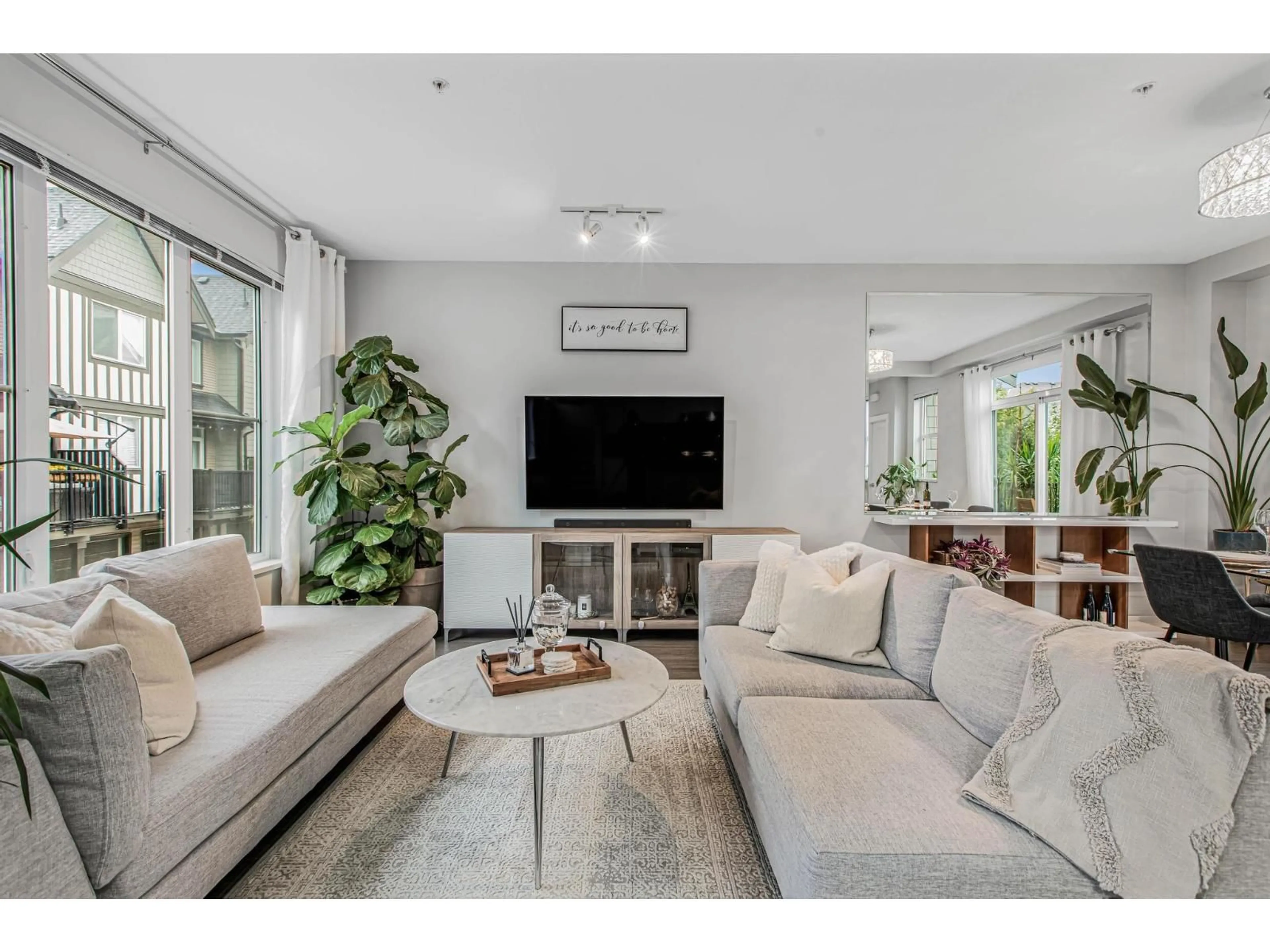 Living room with furniture, unknown for 38 - 8050 204, Langley British Columbia V2Y0T4