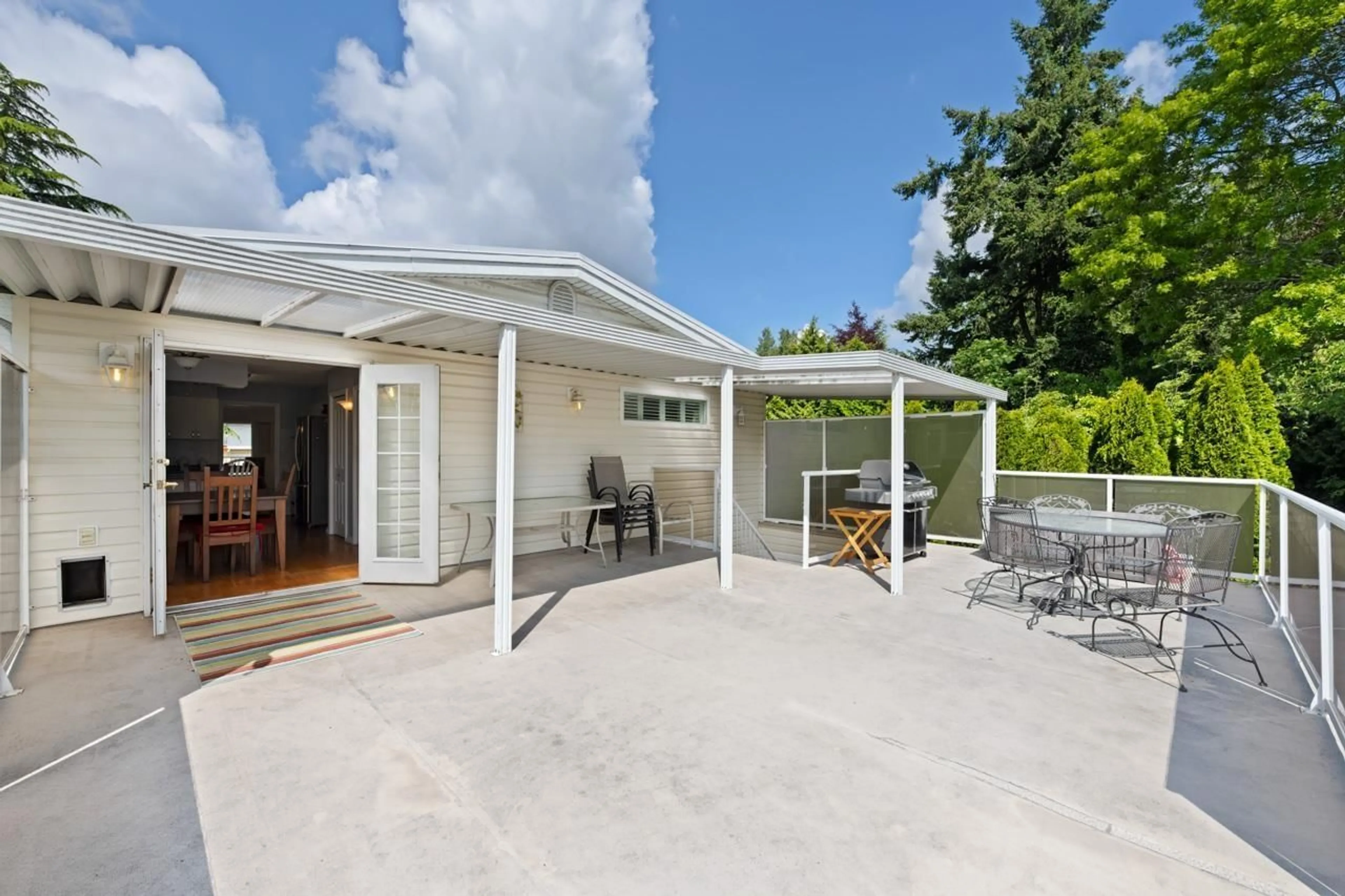 Patio, unknown for 1500 STEVENS, White Rock British Columbia V4B4Y5