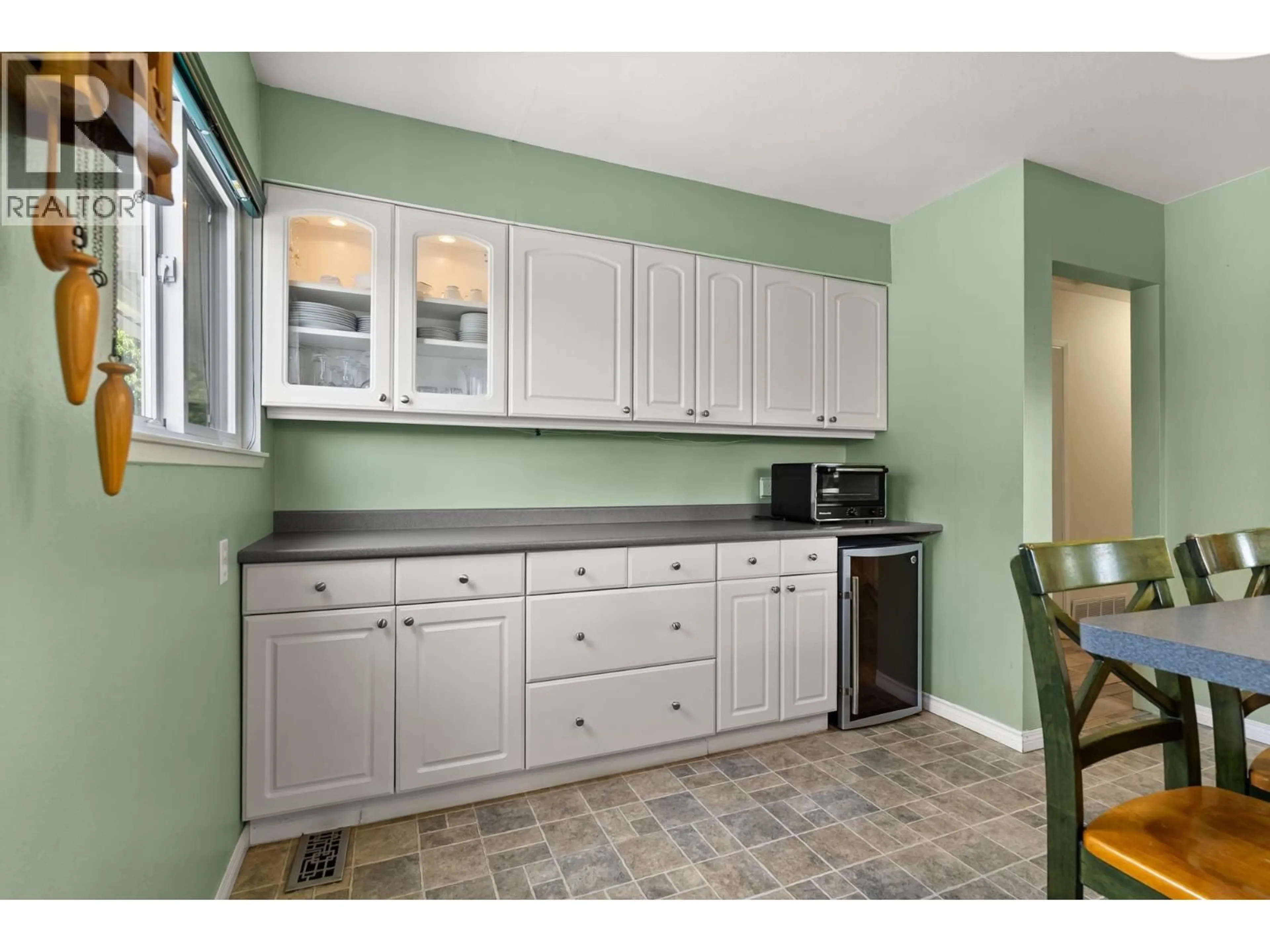Standard kitchen, ceramic/tile floor for 10580 ROSEBROOK ROAD, Richmond British Columbia V7A2R7