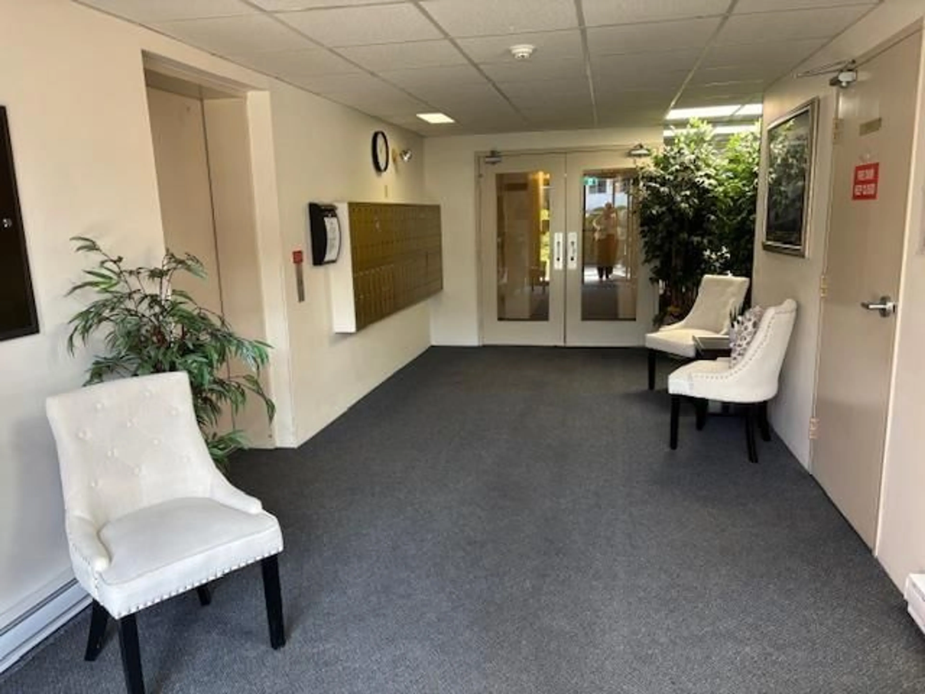 Indoor foyer for 205 - 32910 AMICUS, Abbotsford British Columbia V2S6G9