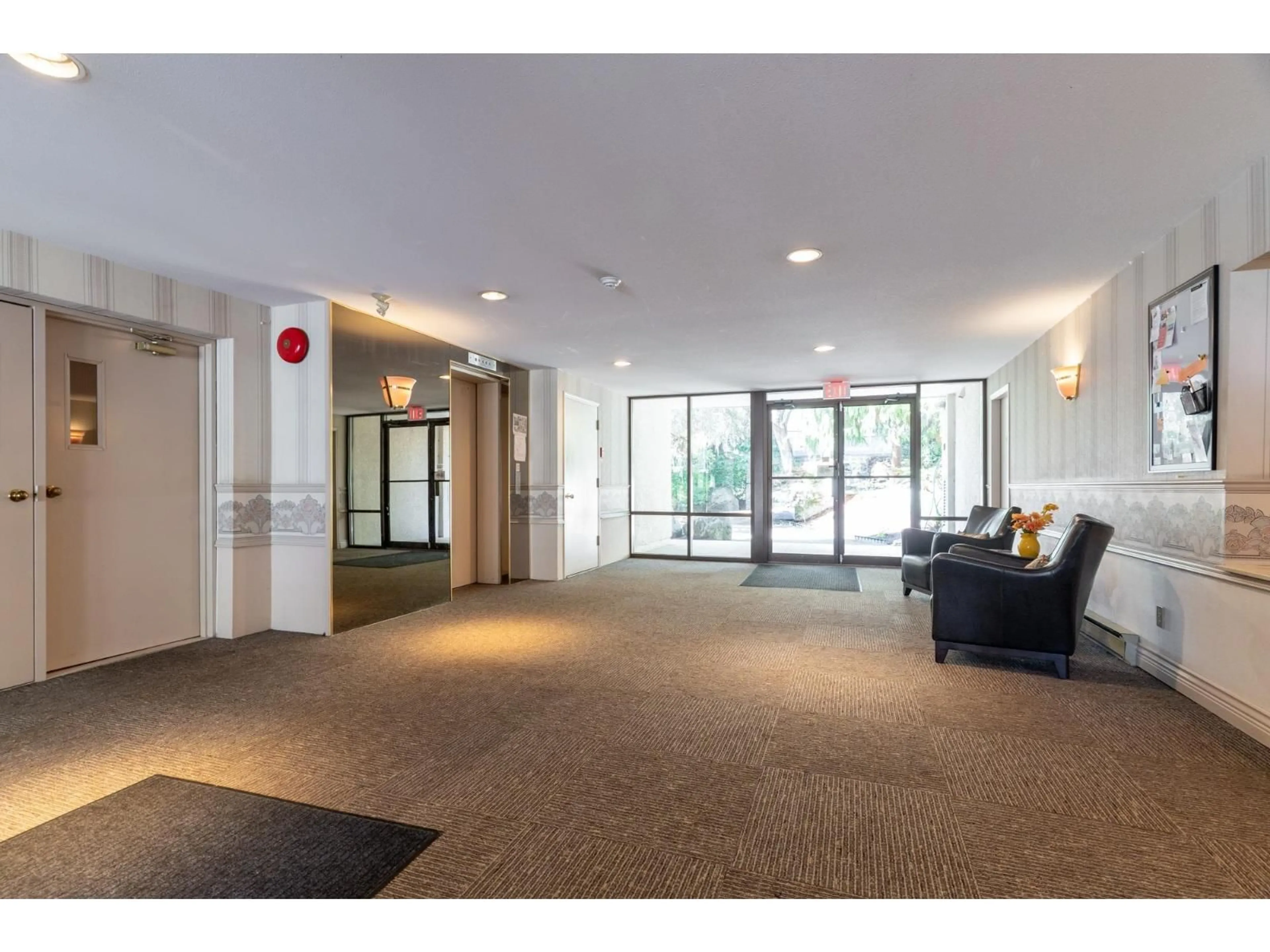 Indoor foyer for 501 - 1225 MERKLIN, White Rock British Columbia V4B4B8