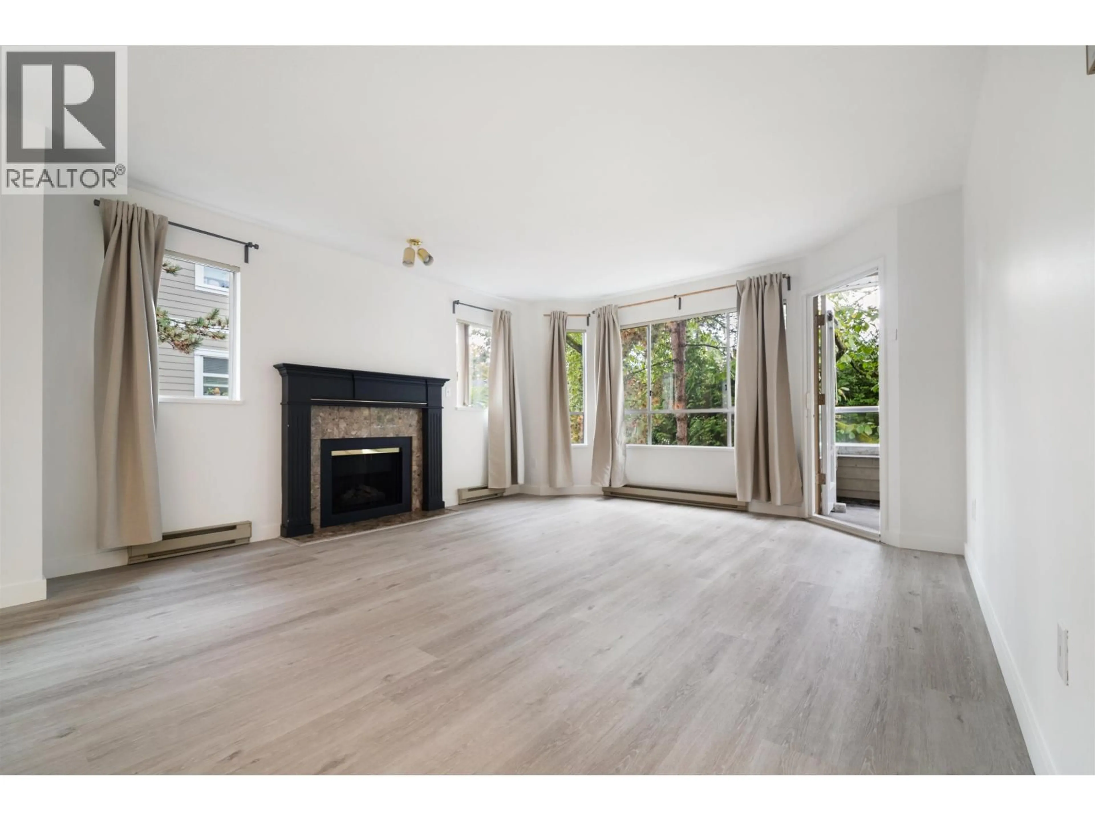 A pic of a room for 205 - 5565 INMAN AVENUE, Burnaby British Columbia V5H2M2