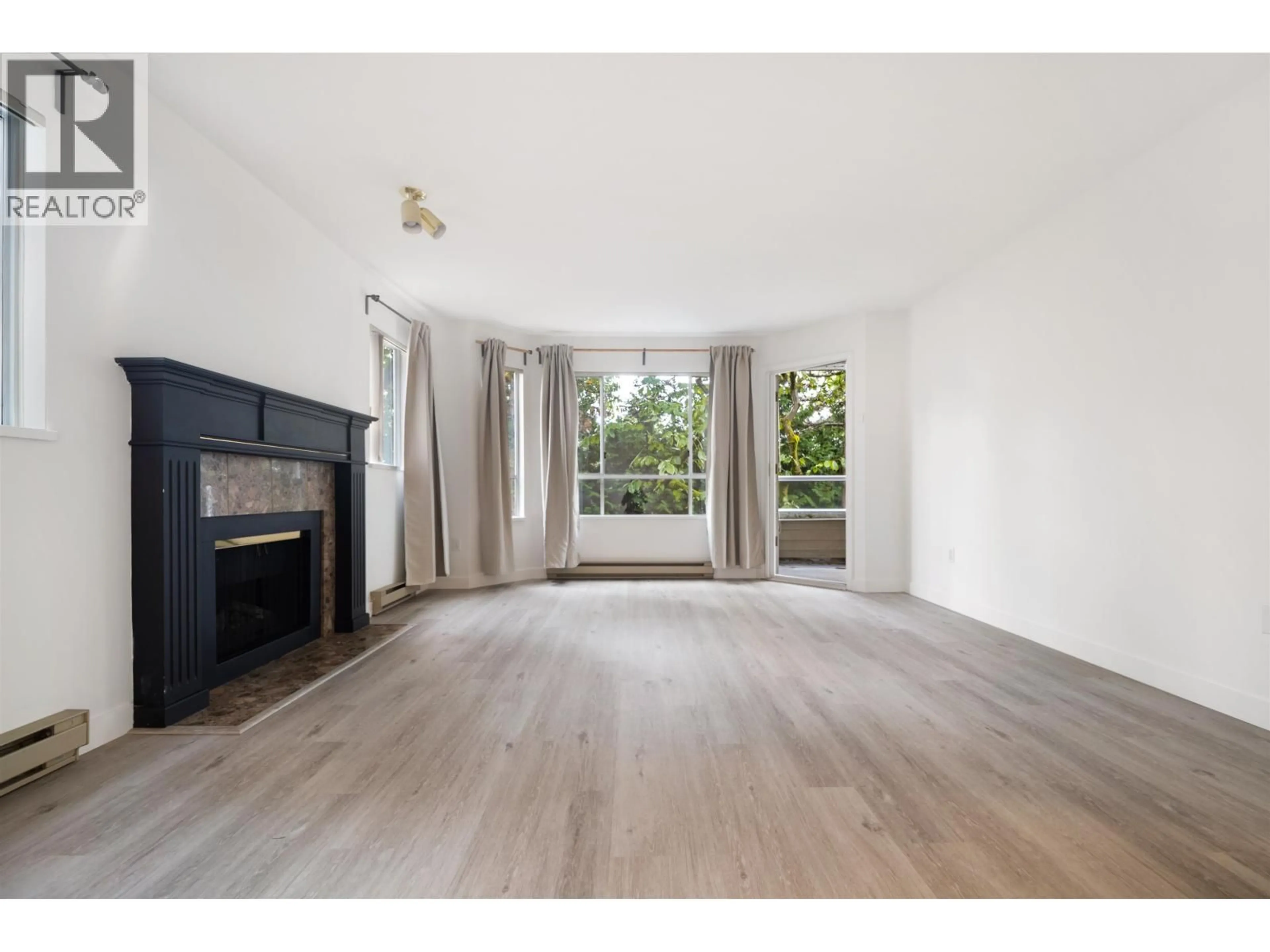 A pic of a room for 205 - 5565 INMAN AVENUE, Burnaby British Columbia V5H2M2