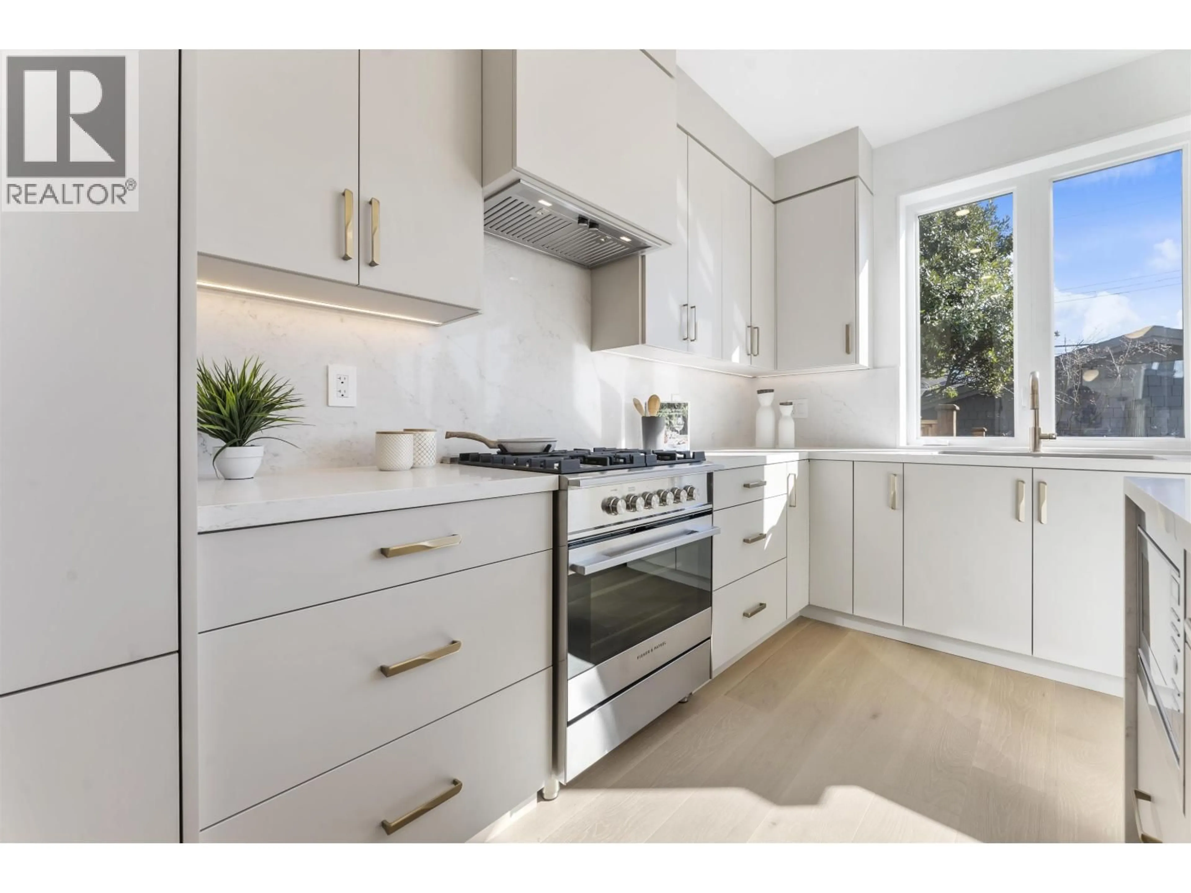 Contemporary kitchen, unknown for 2 - 2138 48TH AVENUE, Vancouver British Columbia V6M2P5
