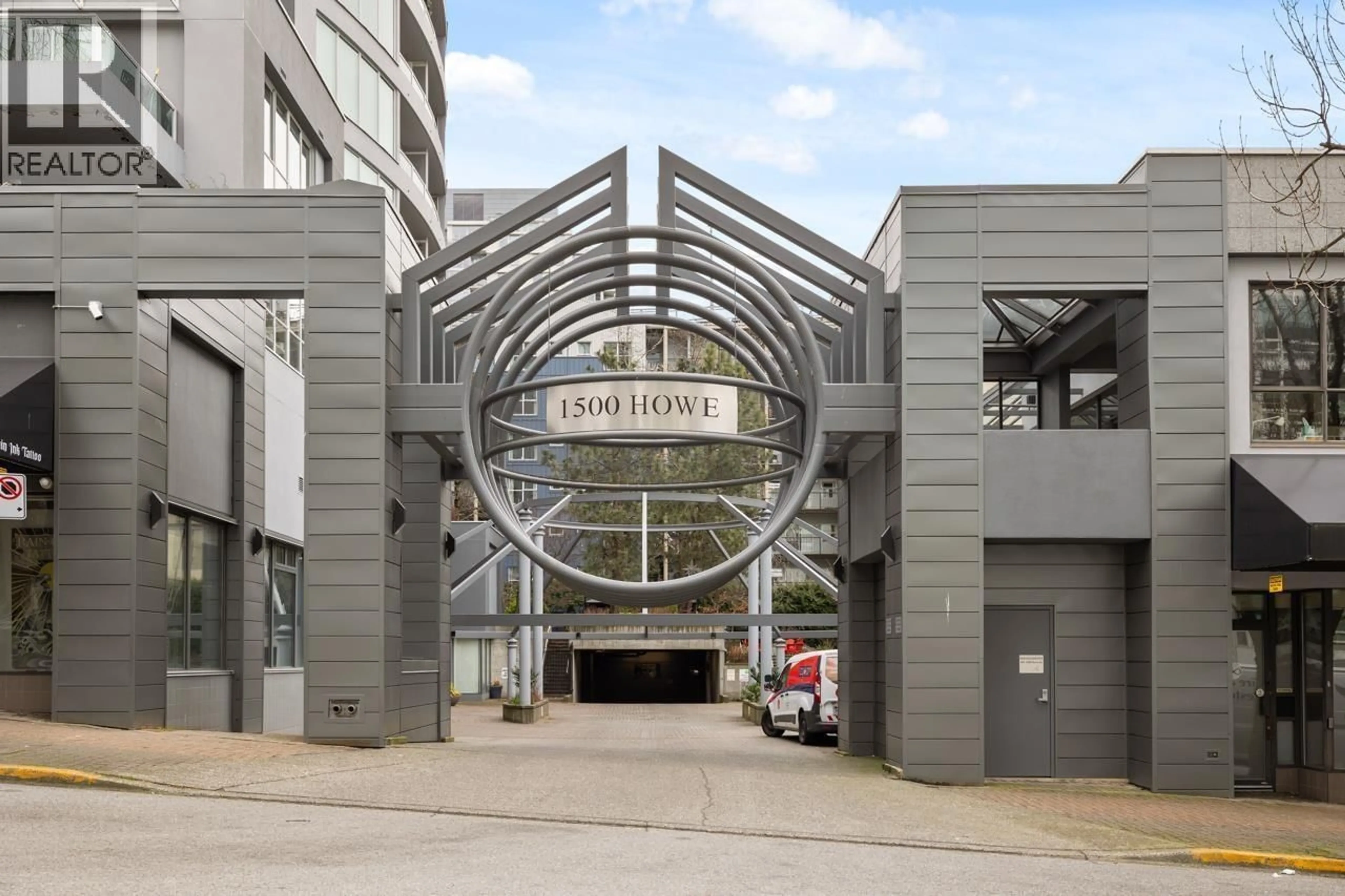 Indoor foyer for 1701 - 1500 HOWE STREET, Vancouver British Columbia V6Z2M8