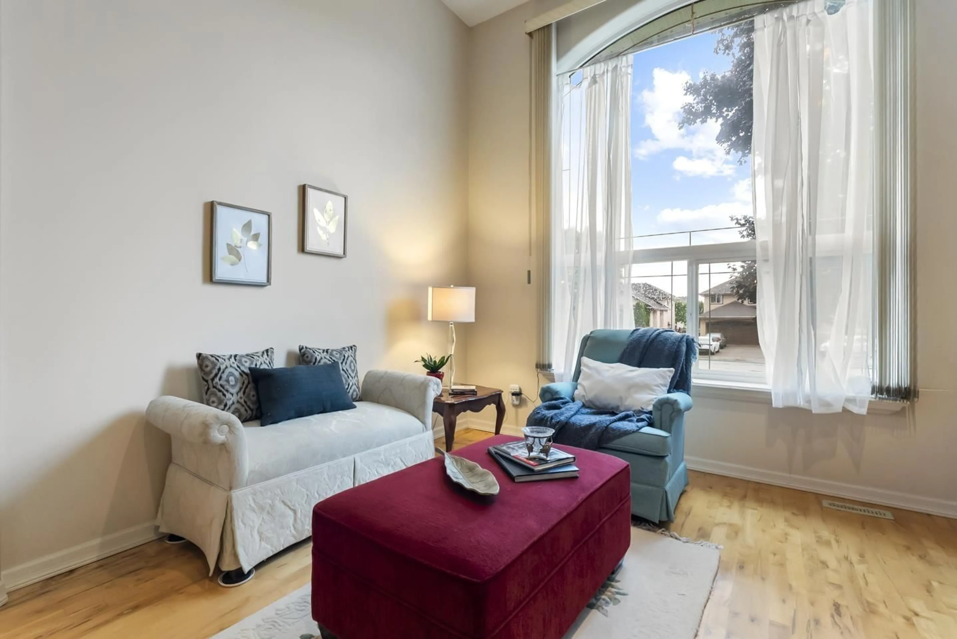 Living room with furniture, unknown for 15651 83A, Surrey British Columbia V4N0S4