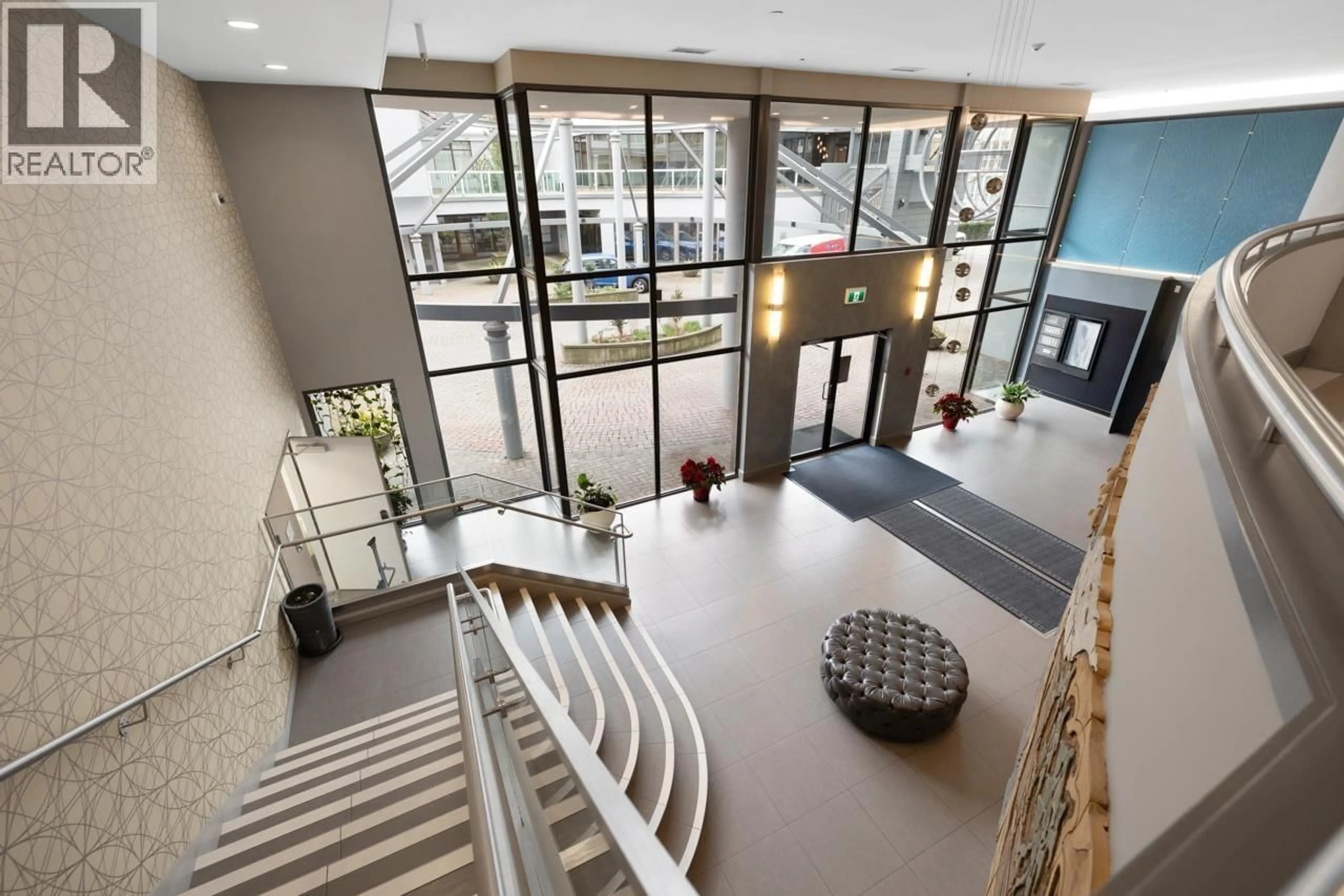 Indoor foyer for 807 - 1500 HOWE STREET, Vancouver British Columbia V6Z2M8
