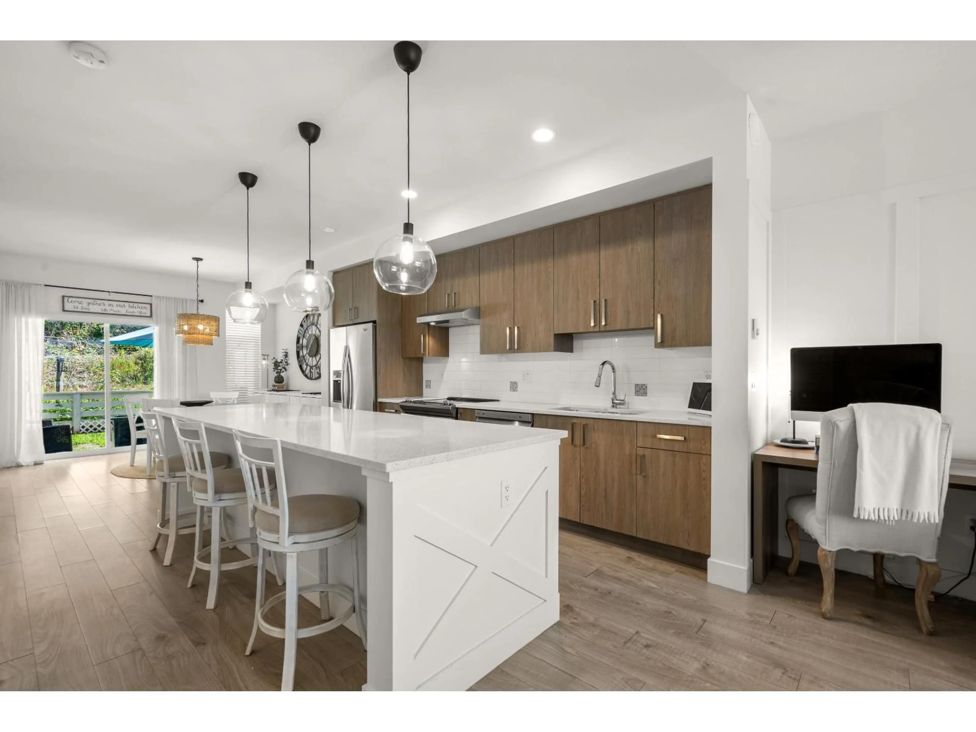 Open concept kitchen, unknown for 3 - 34230 ELMWOOD, Abbotsford British Columbia V2S0J1
