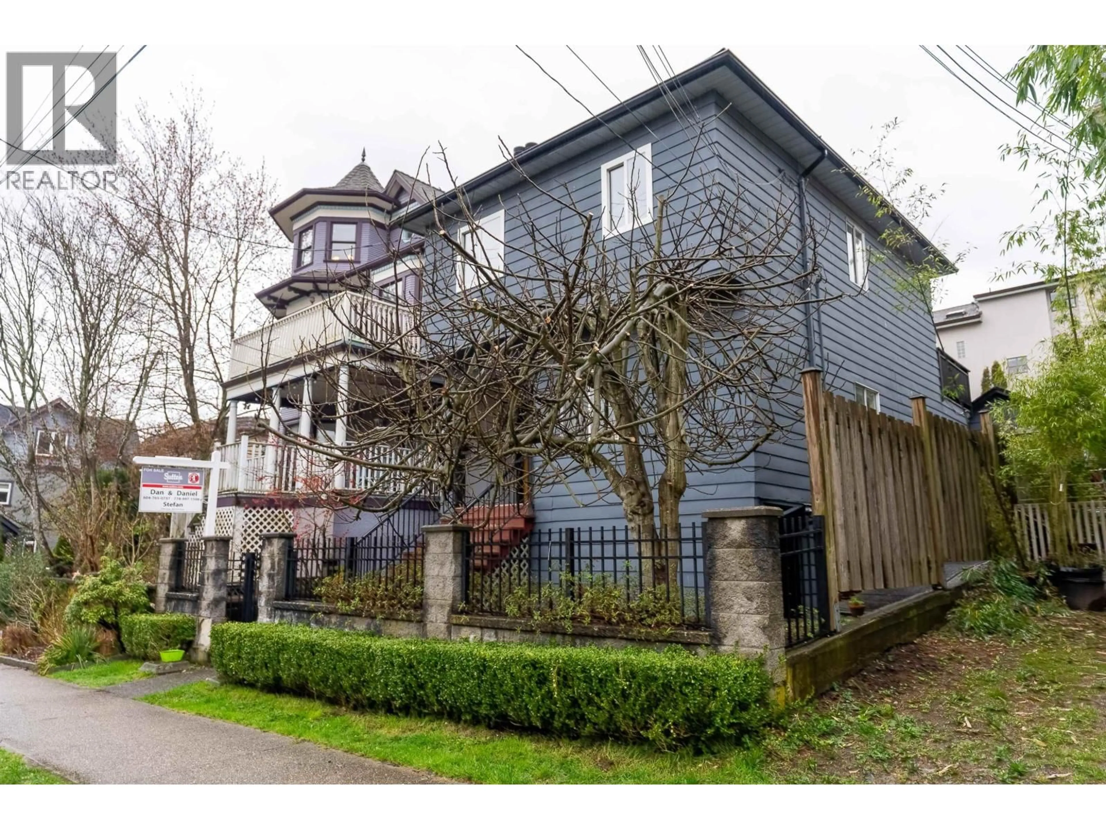 A pic from outside/outdoor area/front of a property/back of a property/a pic from drone, street for 610 SALSBURY DRIVE, Vancouver British Columbia V5L3Z9