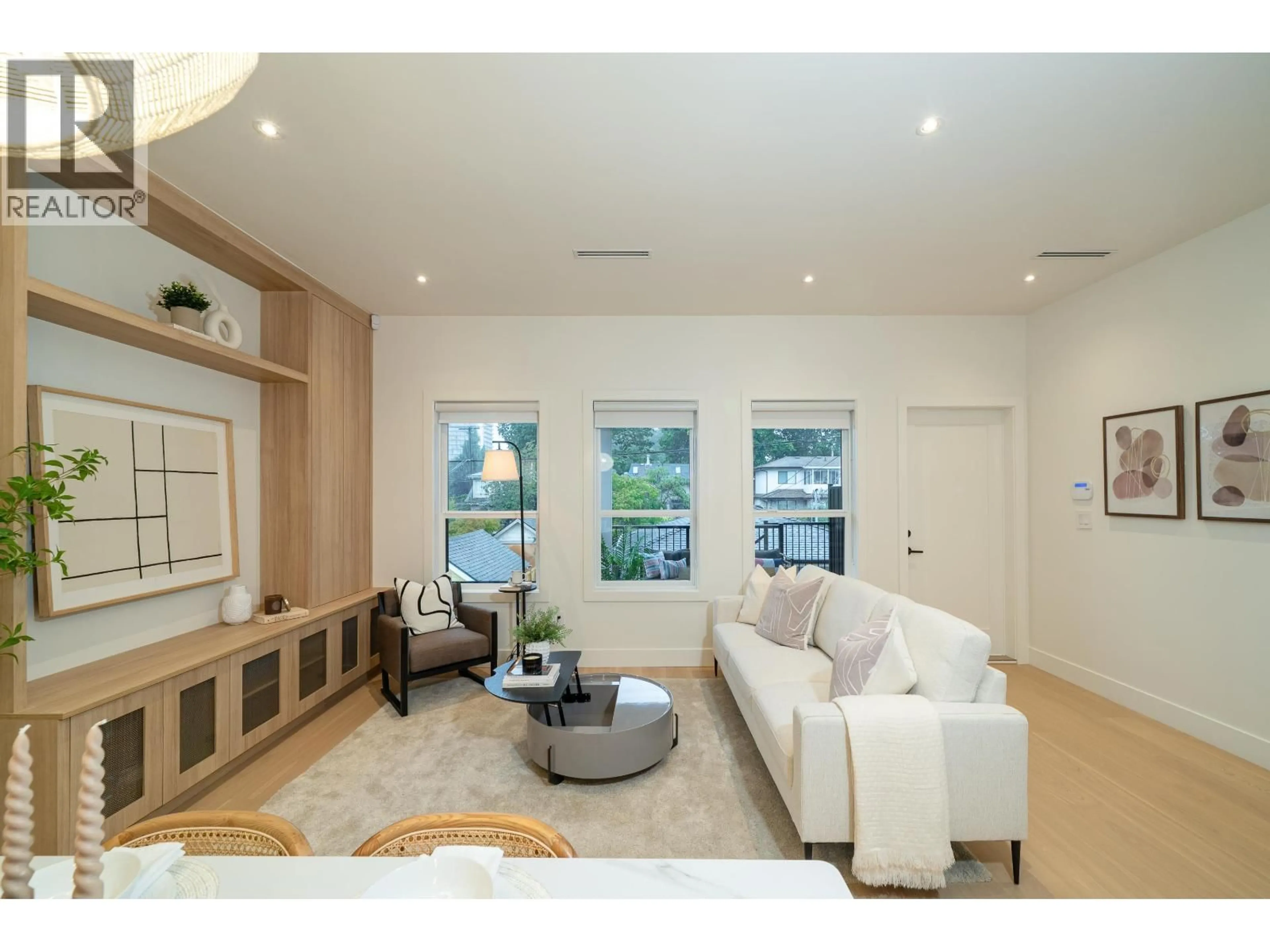 Living room with furniture, unknown for 3815 OXFORD STREET, Burnaby British Columbia V5C1C2