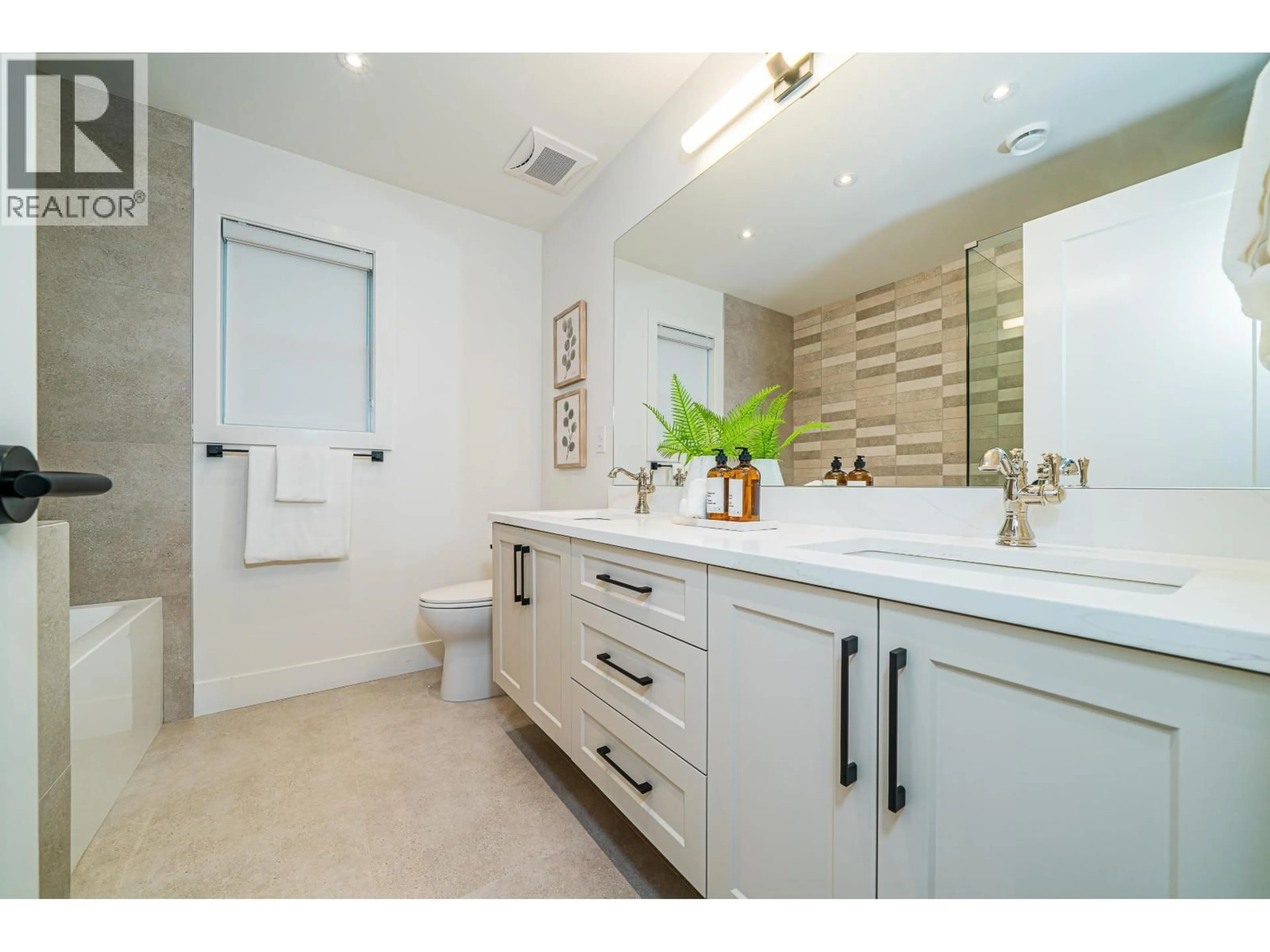 Contemporary bathroom, ceramic/tile floor for 3815 OXFORD STREET, Burnaby British Columbia V5C1C2