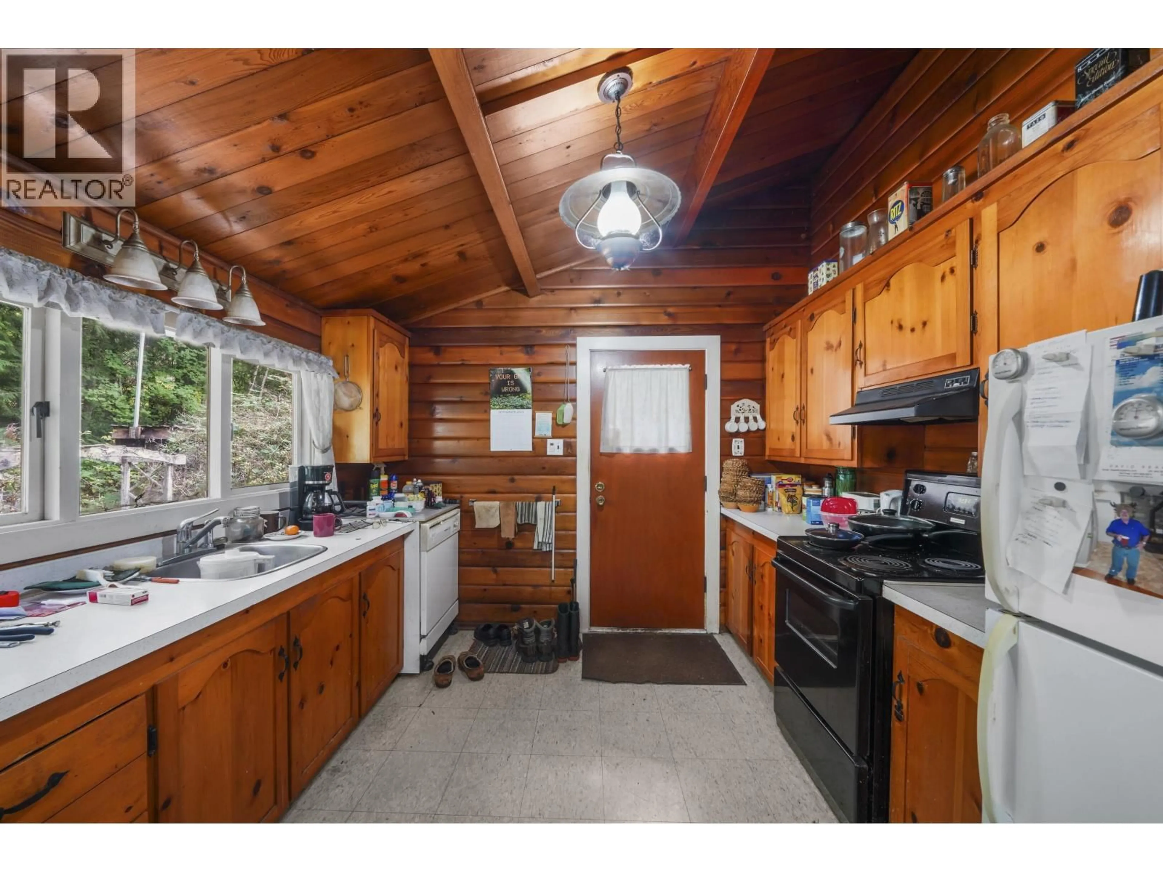 Standard kitchen, wood/laminate floor for 10941 249 STREET, Maple Ridge British Columbia V2W1Z7