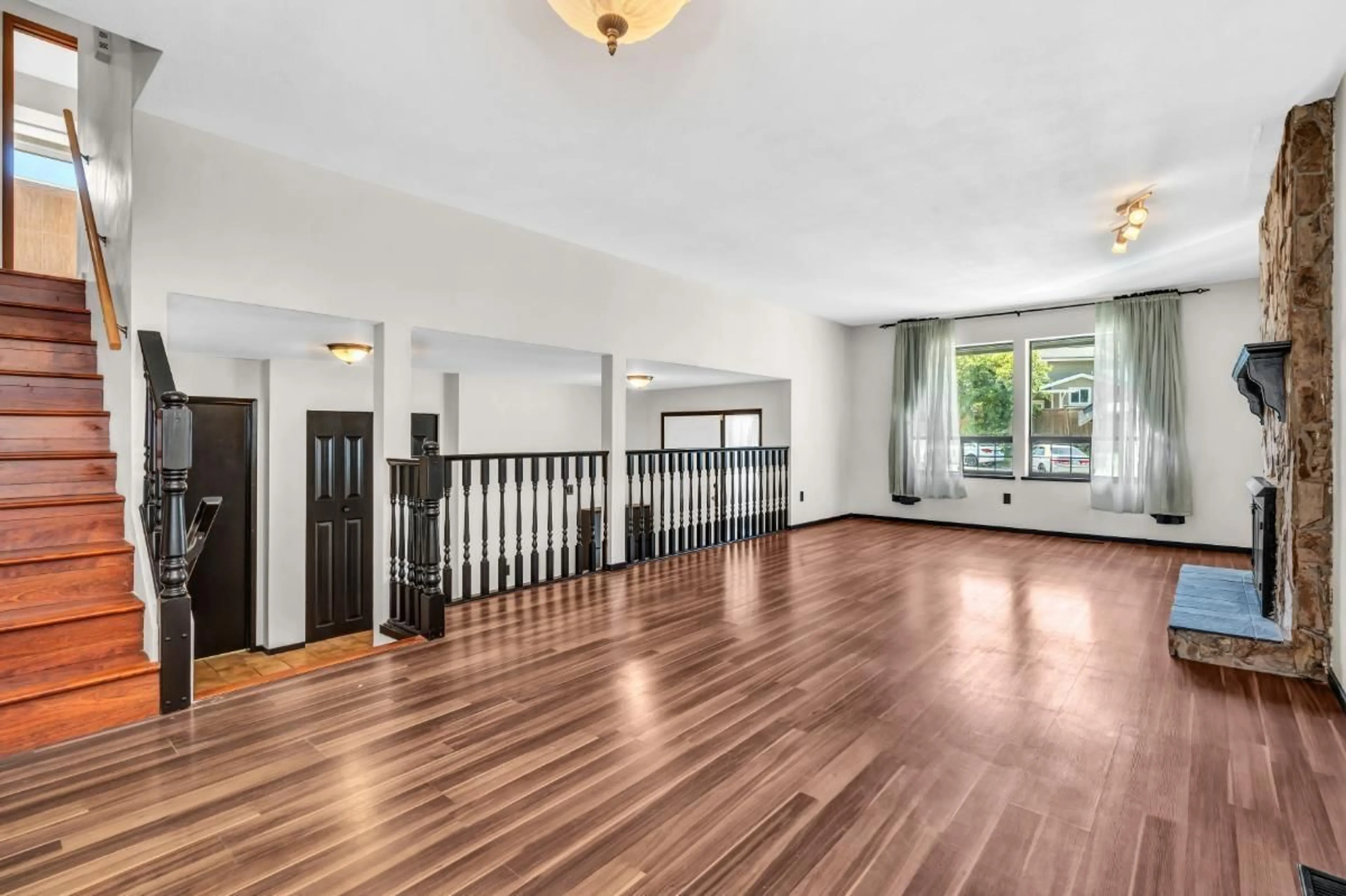 Indoor foyer for 13363 65A, Surrey British Columbia V3W8T2