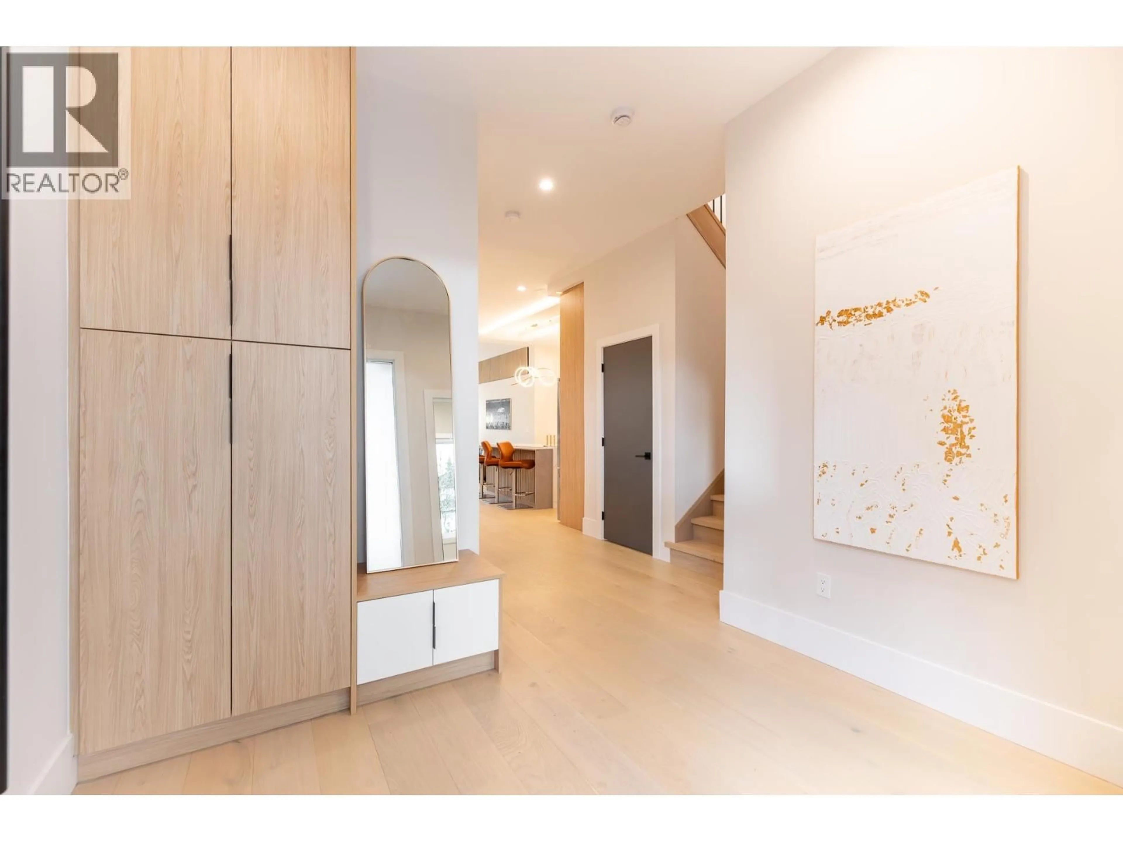 Indoor entryway for 8055 18TH AVENUE, Burnaby British Columbia V3N1J9