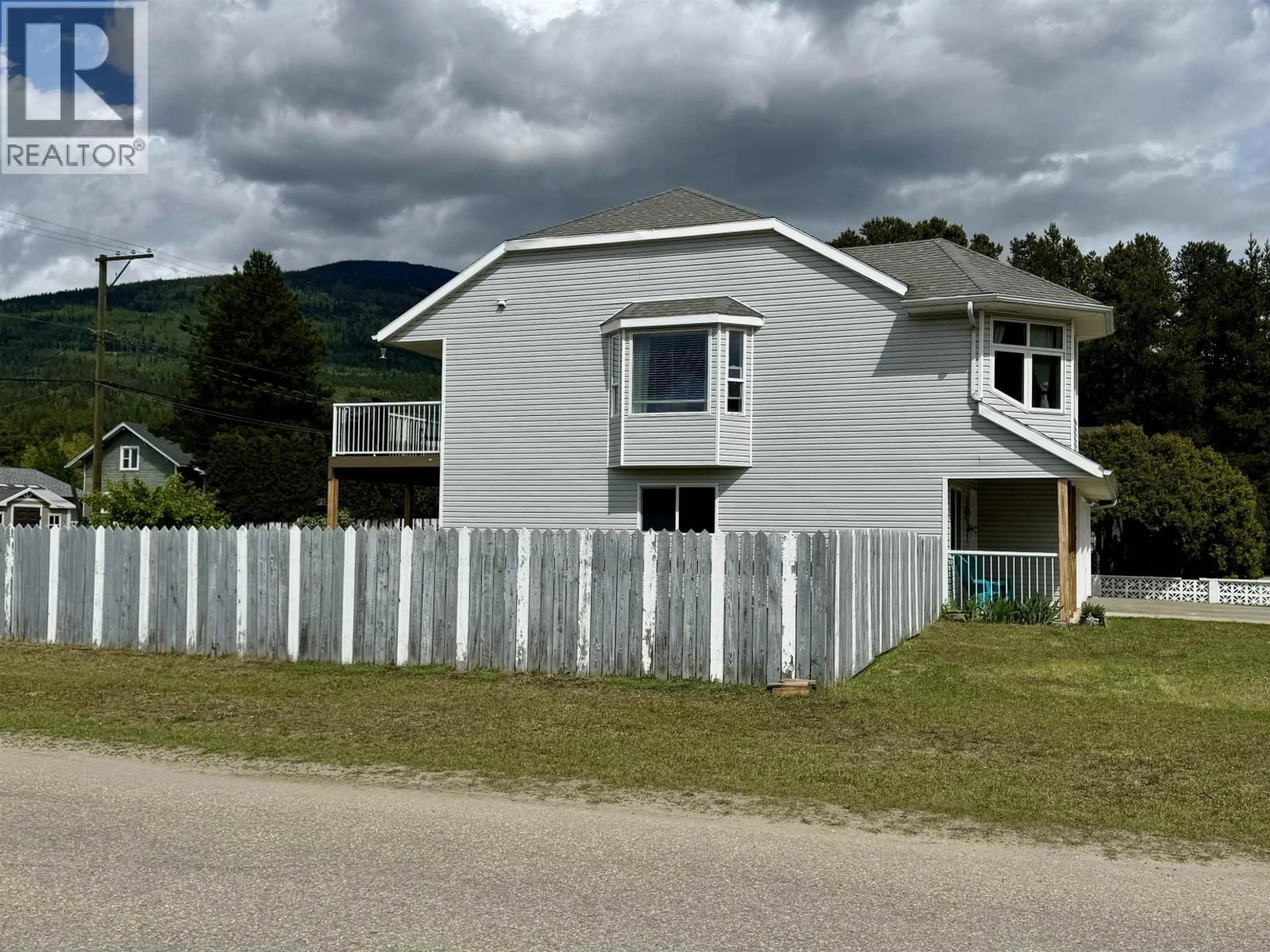 A pic from outside/outdoor area/front of a property/back of a property/a pic from drone, mountain view for 1290 8TH AVENUE, Valemount British Columbia V0E2Z0