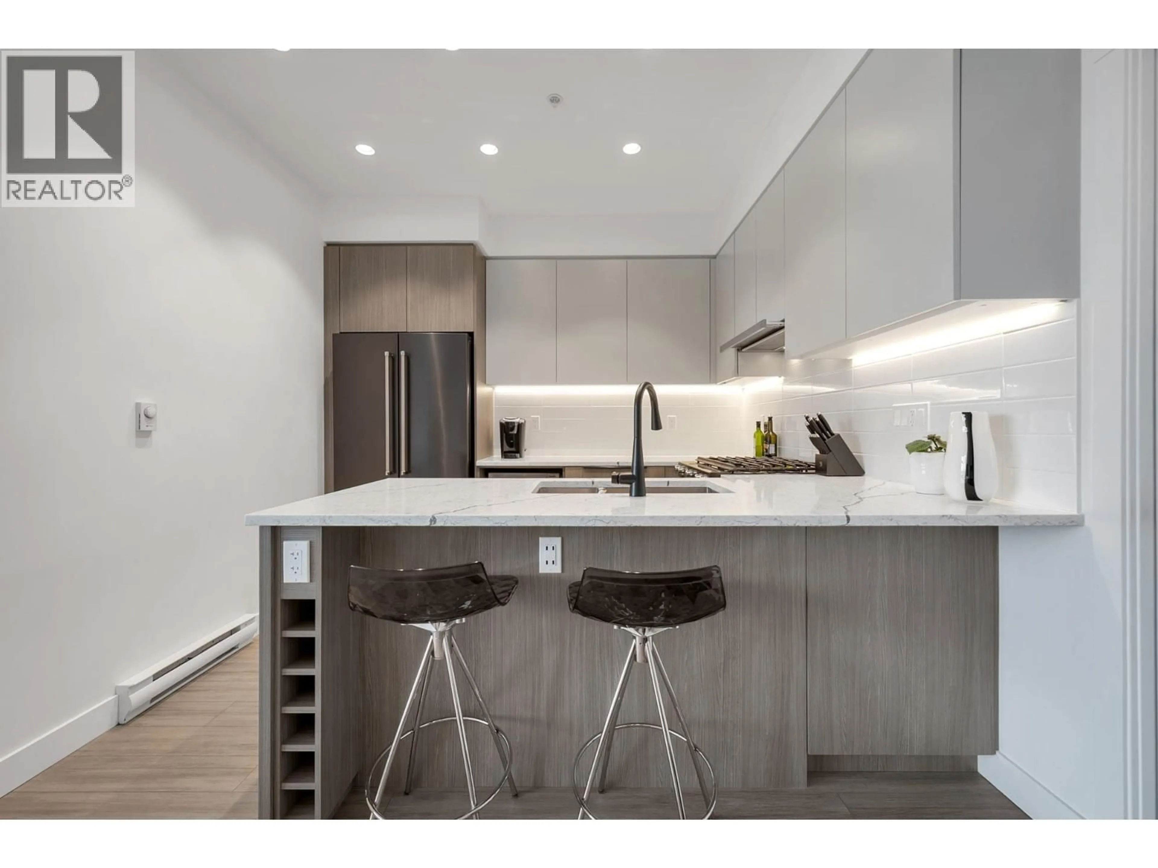 Contemporary kitchen, unknown for 404 - 2408 GRANT STREET, Vancouver British Columbia V5K3G4