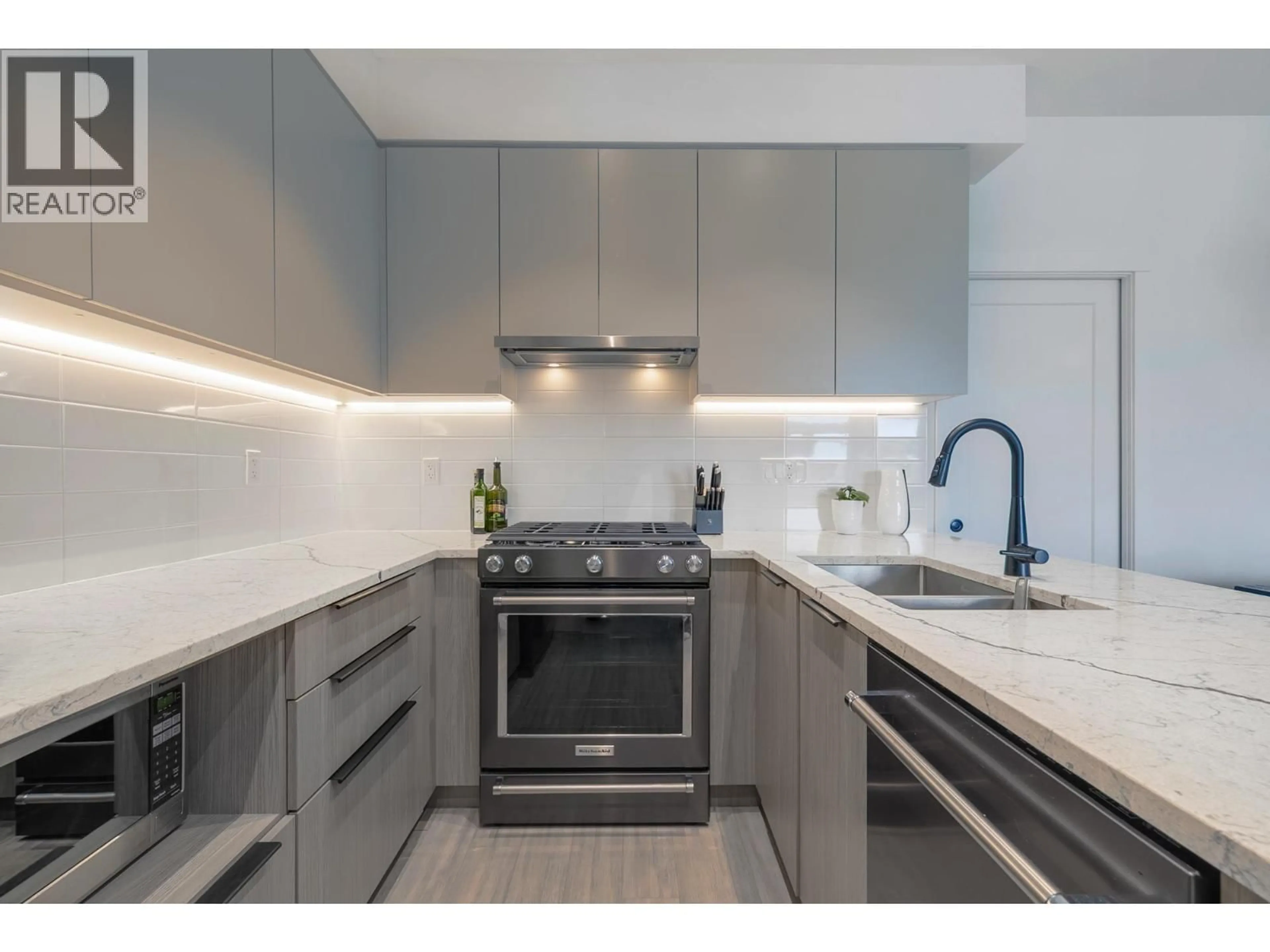 Standard kitchen, ceramic/tile floor for 404 - 2408 GRANT STREET, Vancouver British Columbia V5K3G4