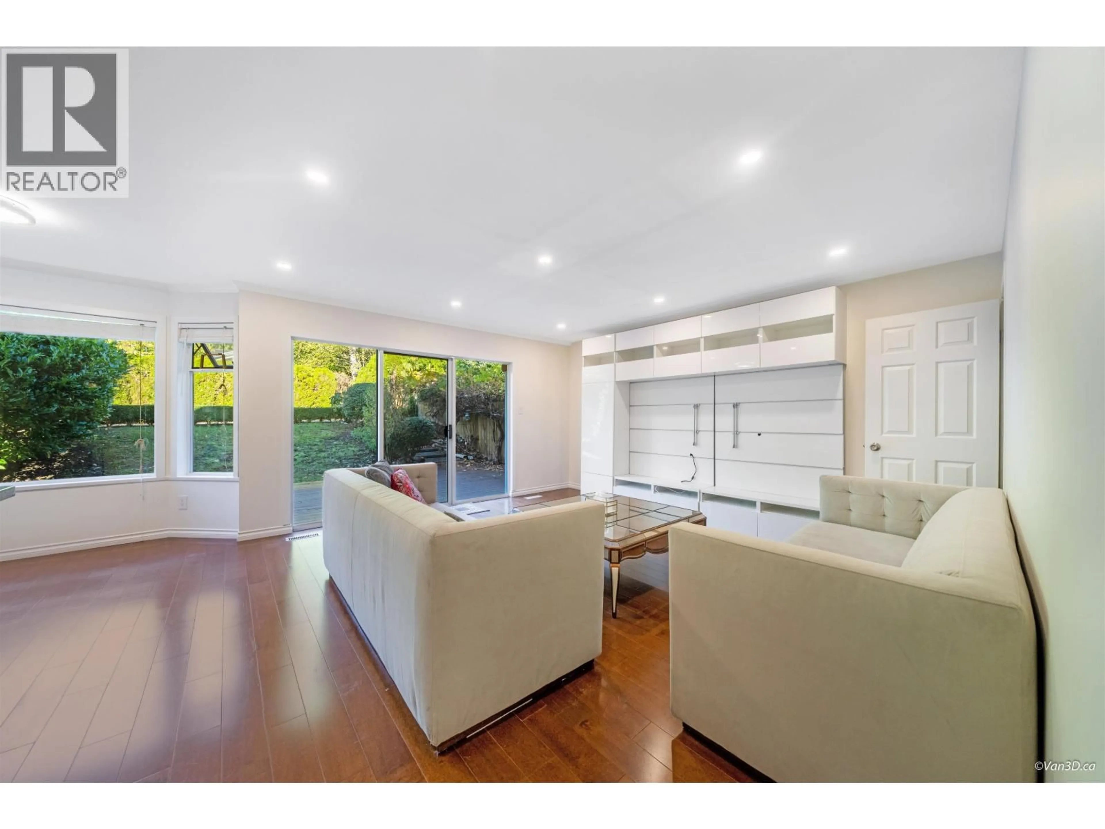 Living room with furniture, wood/laminate floor for 1072 CLEMENTS AVENUE, North Vancouver British Columbia V7R2L4