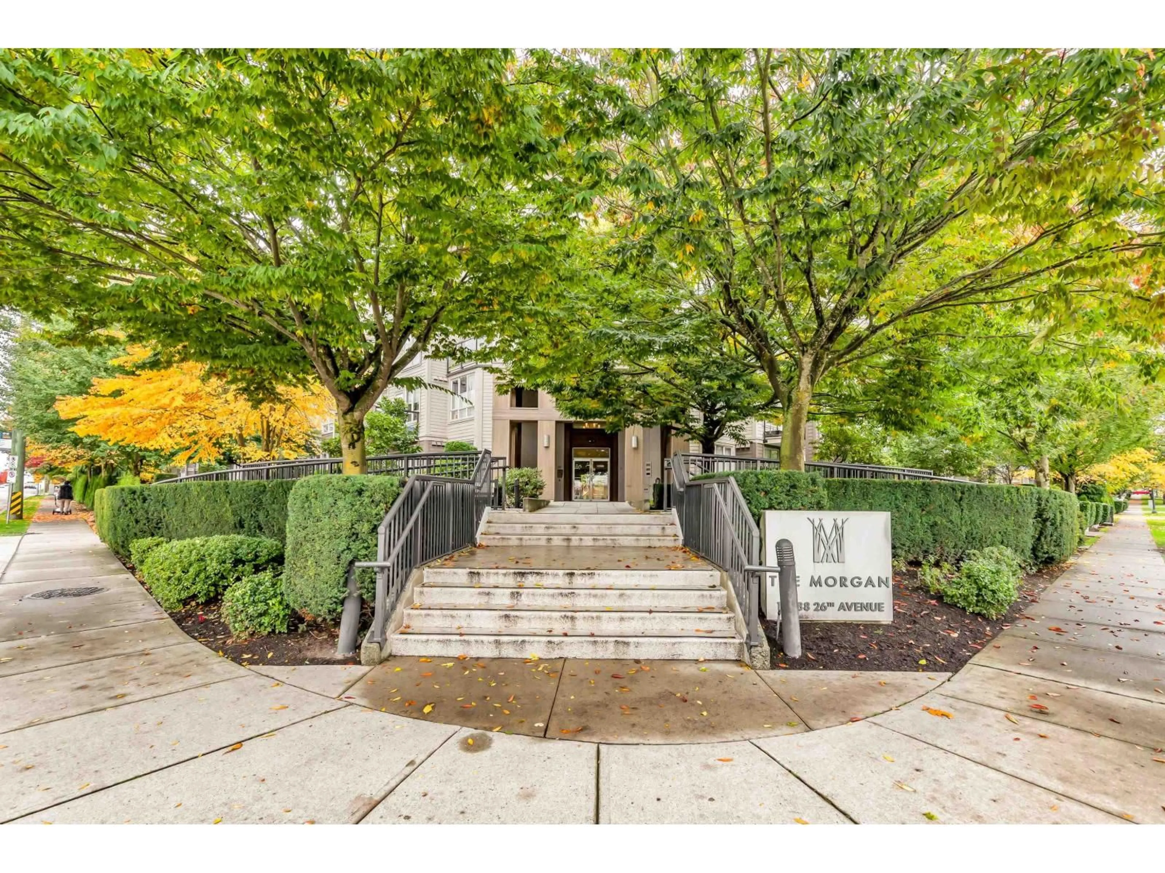 Indoor foyer for 329 - 15988 26, Surrey British Columbia V3Z5K3