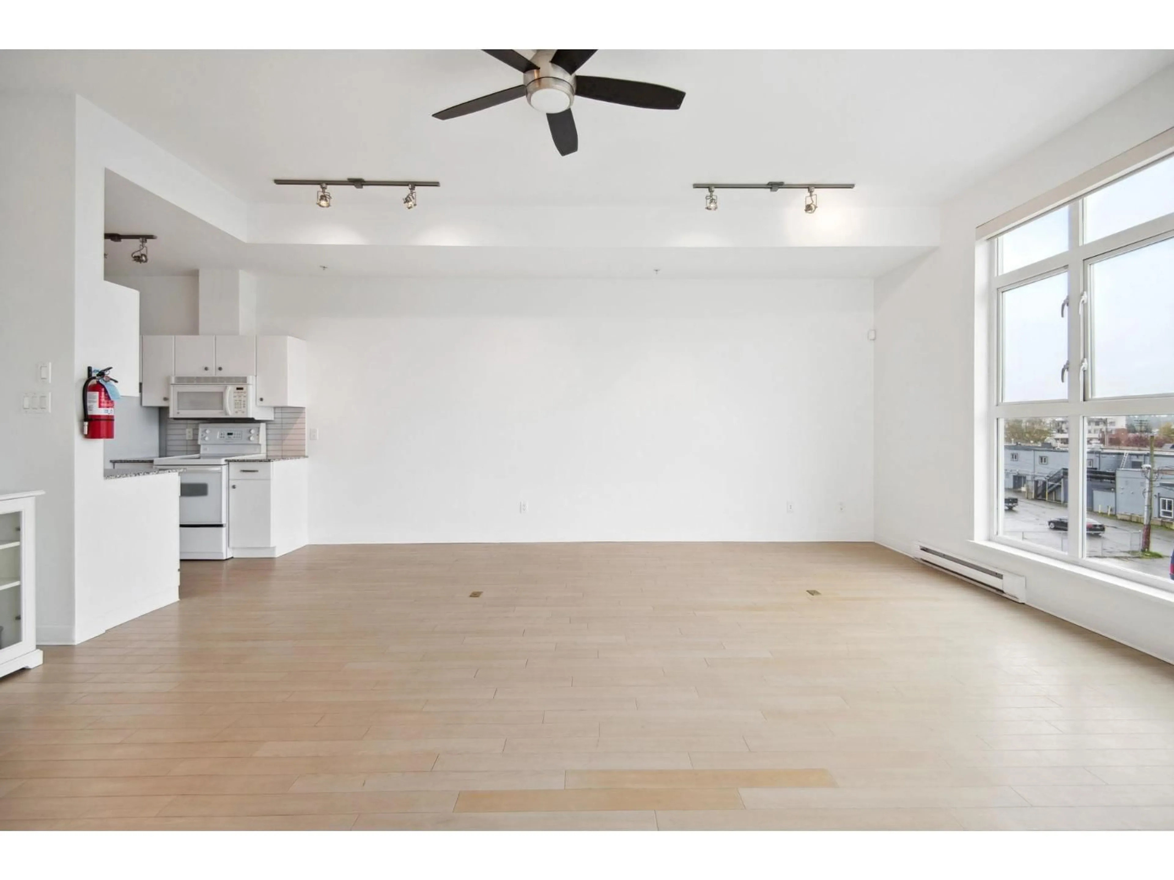 A pic of a room for 308 - 20238 FRASER, Langley British Columbia V3A4E6