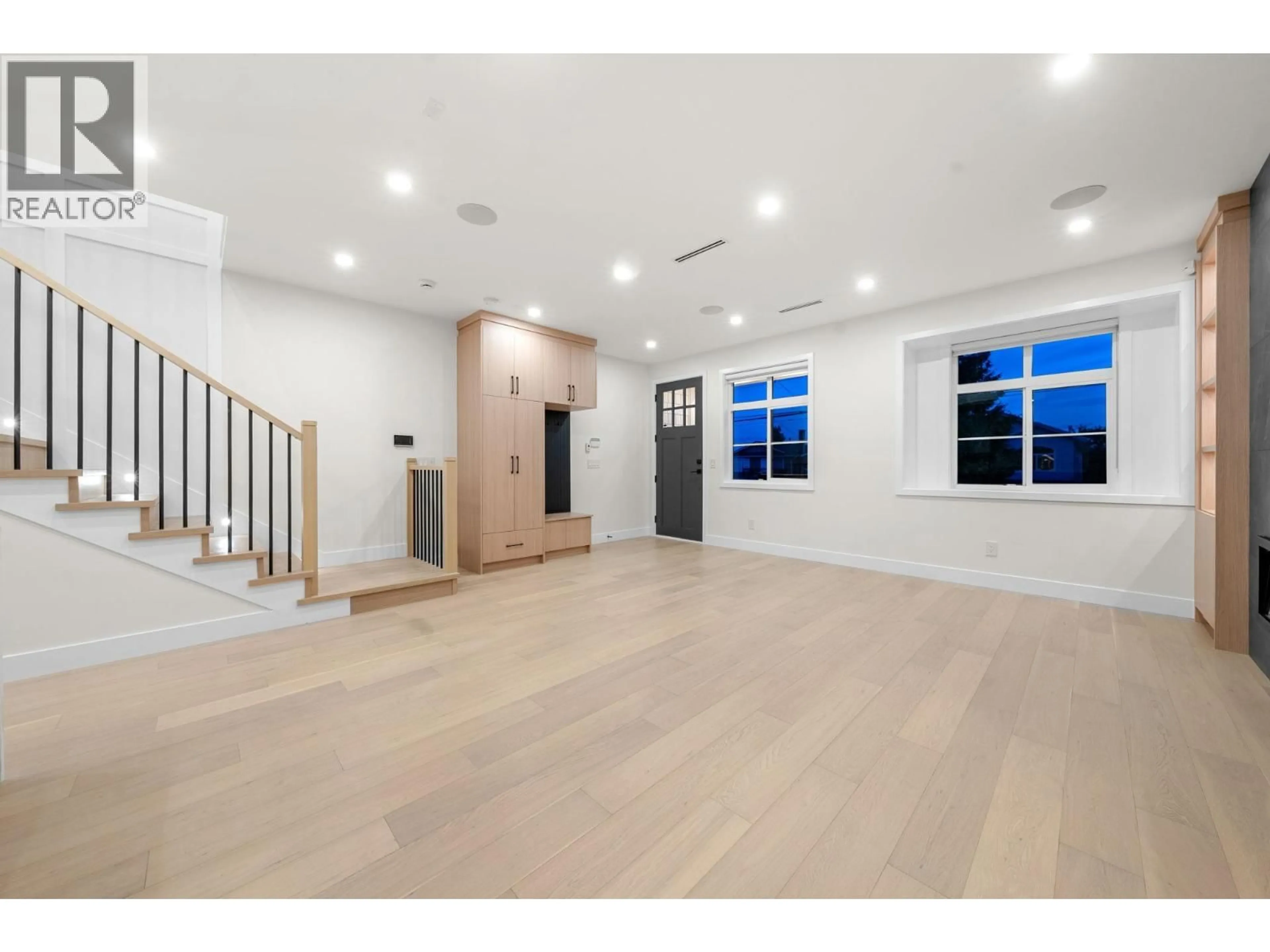 Unknown for 7586 2ND STREET, Burnaby British Columbia V3N3R6