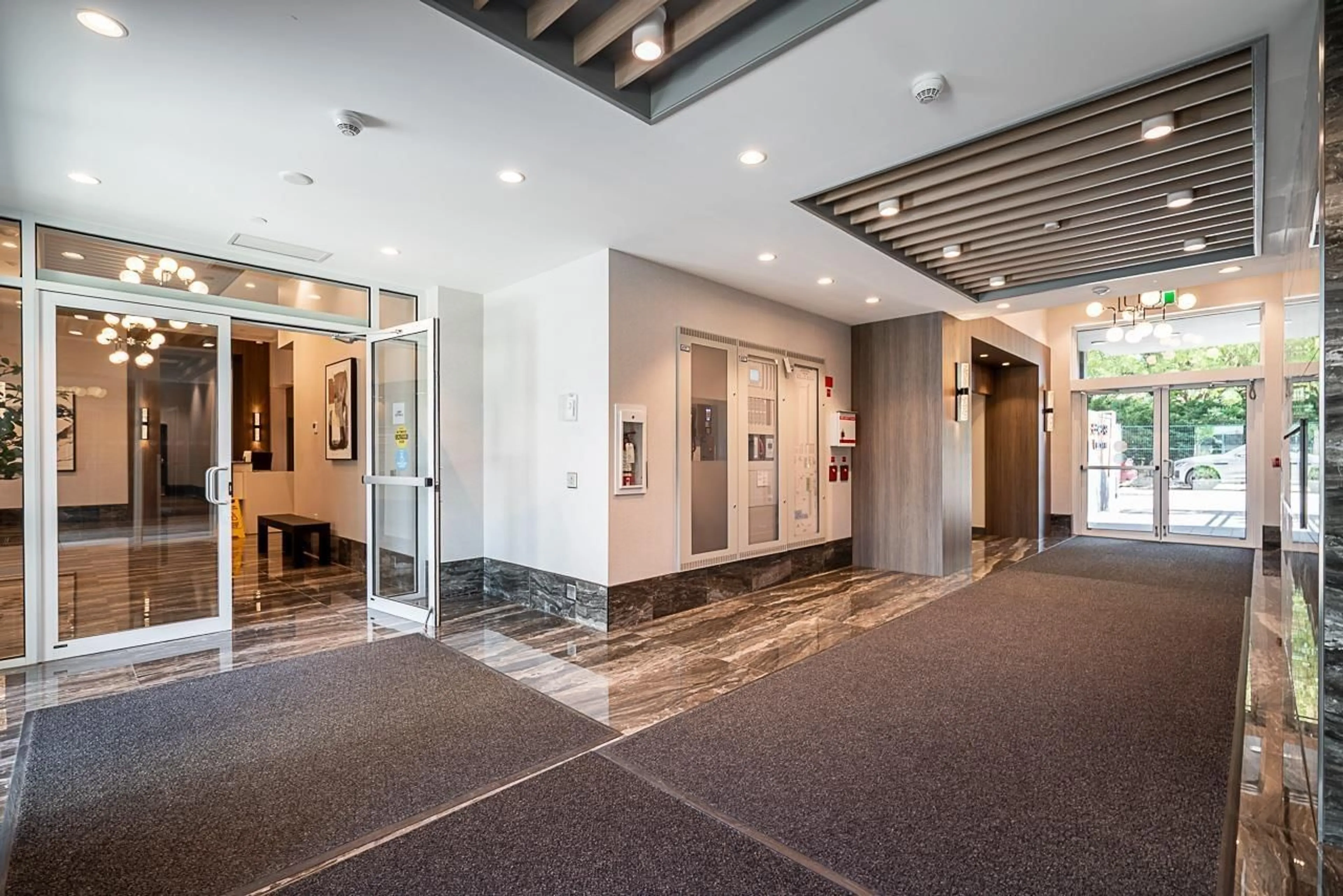 Indoor foyer for 2503 - 8551 201, Langley British Columbia V2Y3Y5