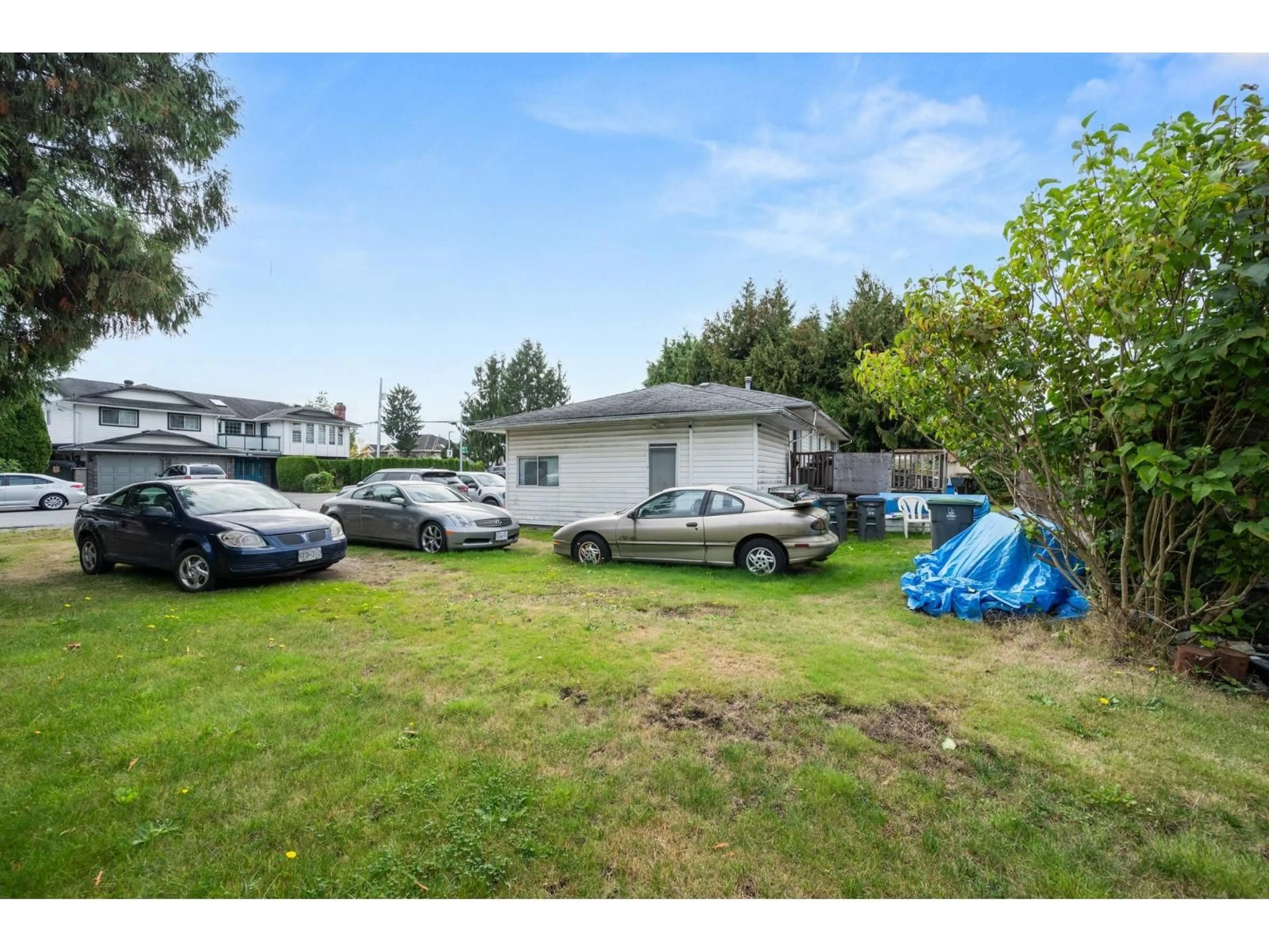 A pic from outside/outdoor area/front of a property/back of a property/a pic from drone, street for 12411 78, Surrey British Columbia V3W2X5