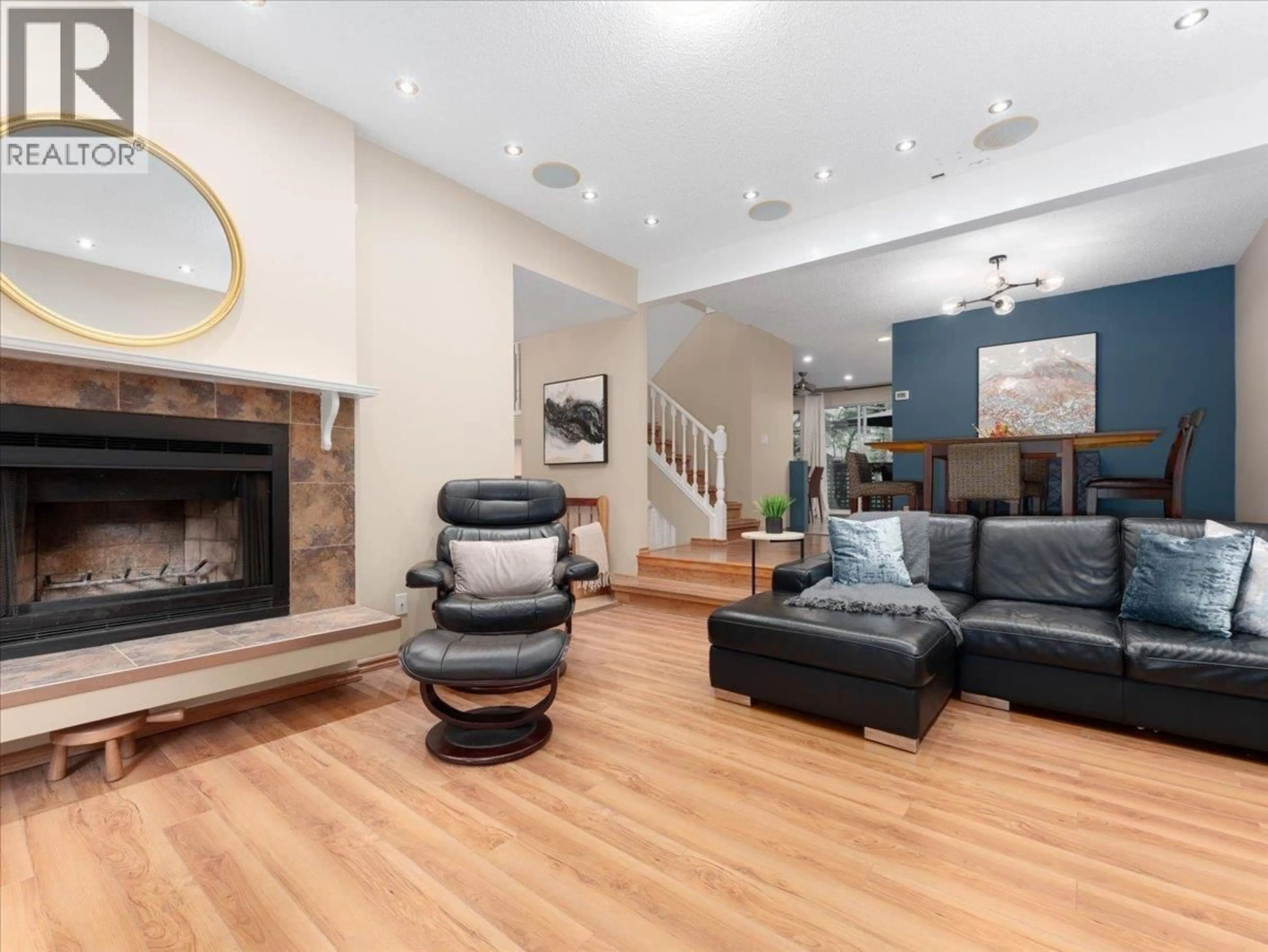 Living room with furniture, unknown for 8804 ROBINS COURT, Burnaby British Columbia V5A4K7