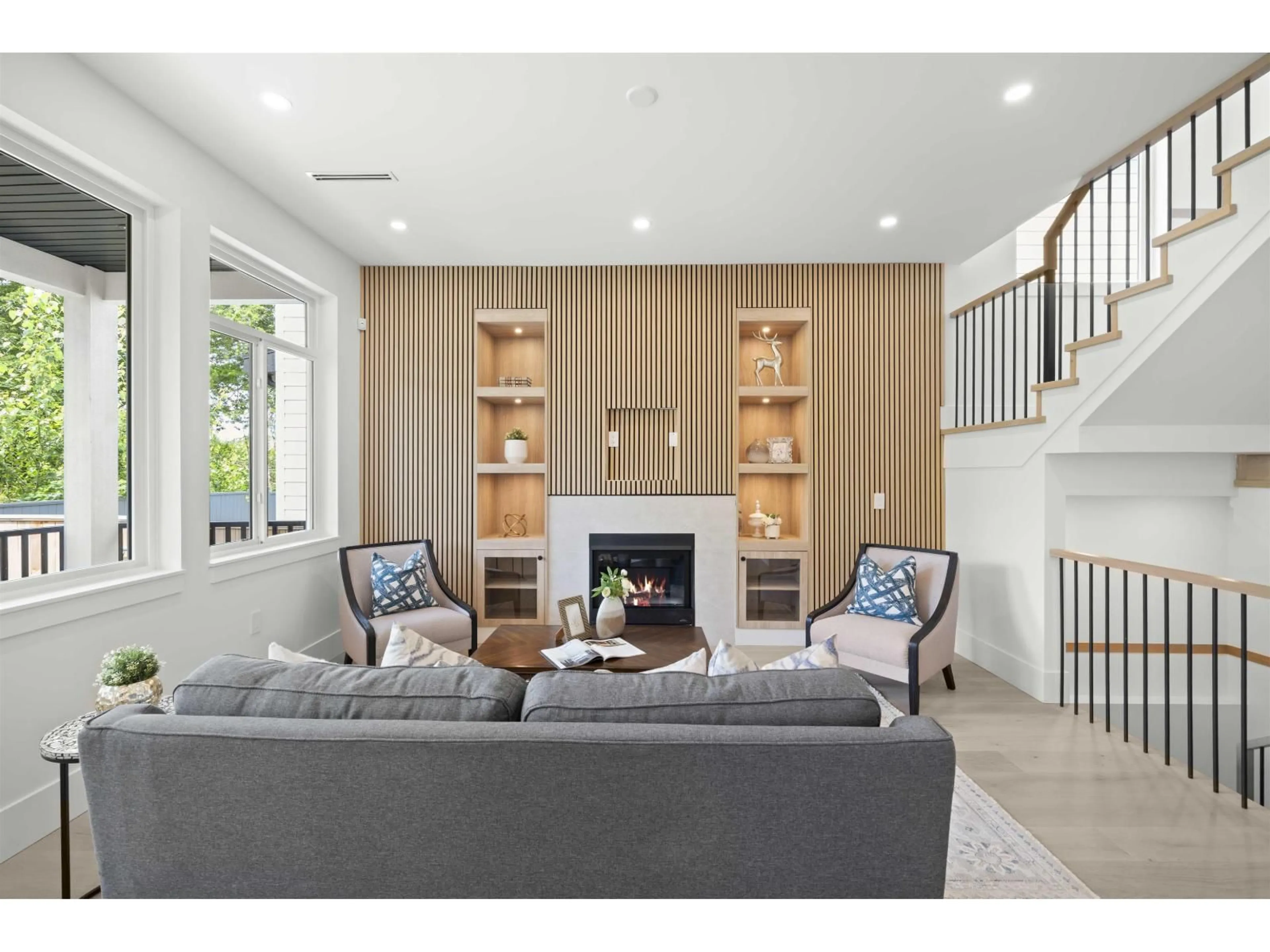Living room with furniture, wood/laminate floor for 7527 205, Langley British Columbia V2Y1V5
