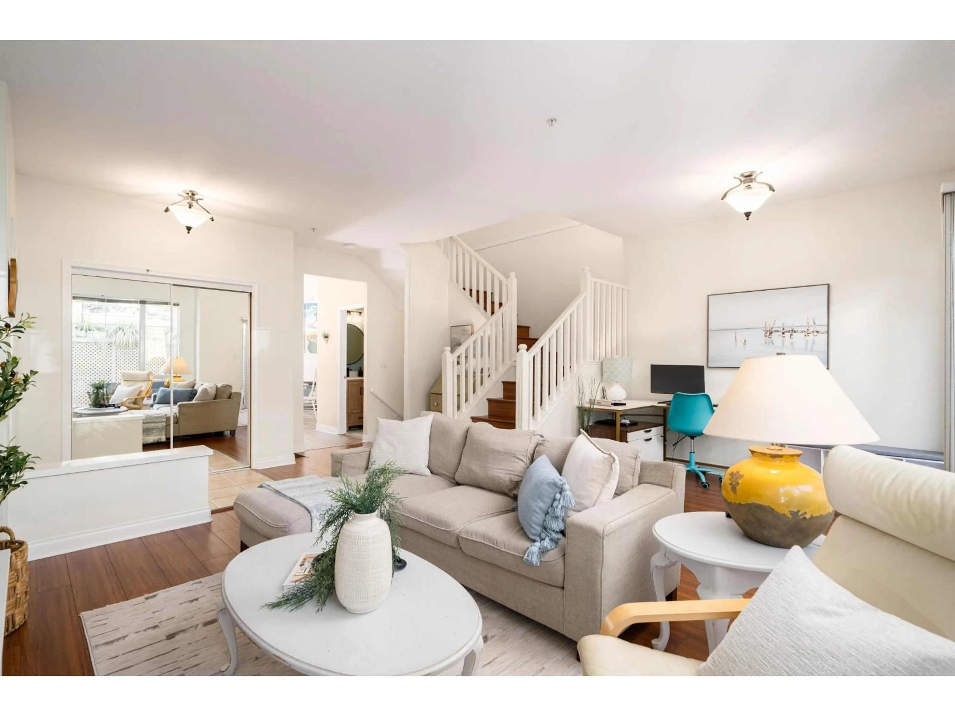 Living room with furniture, unknown for 1159 VIDAL, White Rock British Columbia V4B3T4