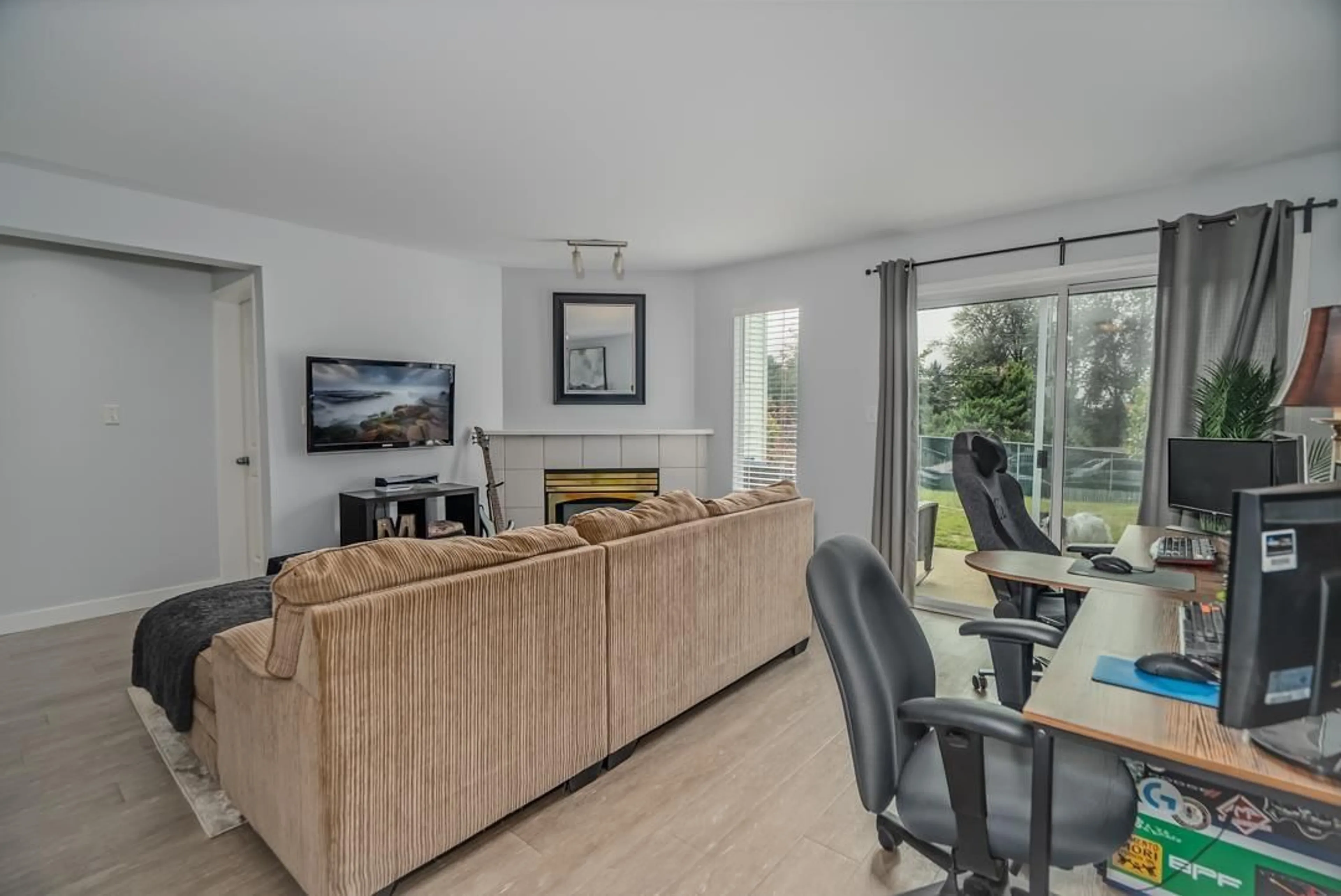 Living room with furniture, unknown for 53 - 32361 MCRAE, Mission British Columbia V2V4X7