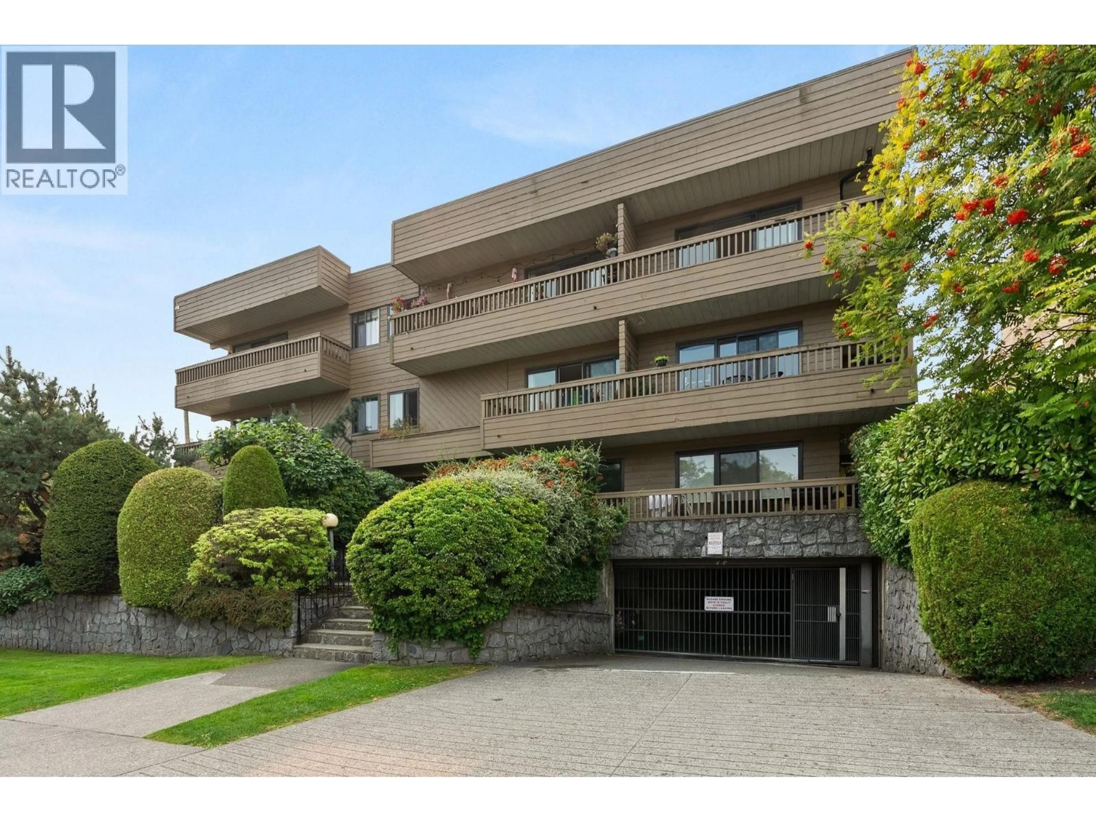 Unknown for 305 - 2100 3RD AVENUE, Vancouver British Columbia V6K1L1
