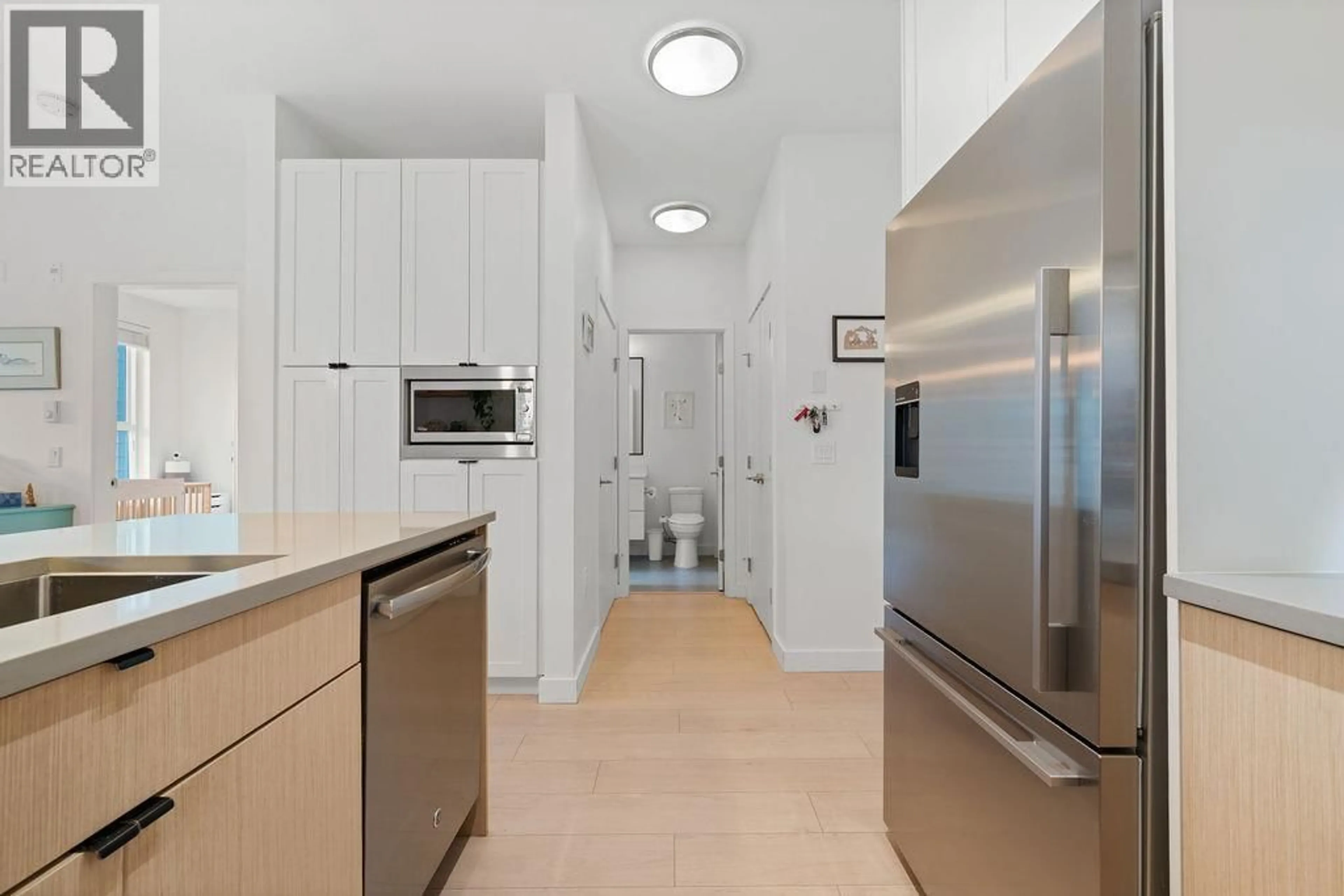 Standard kitchen, unknown for 303 - 3205 MOUNTAIN HIGHWAY, North Vancouver British Columbia V7K0A3