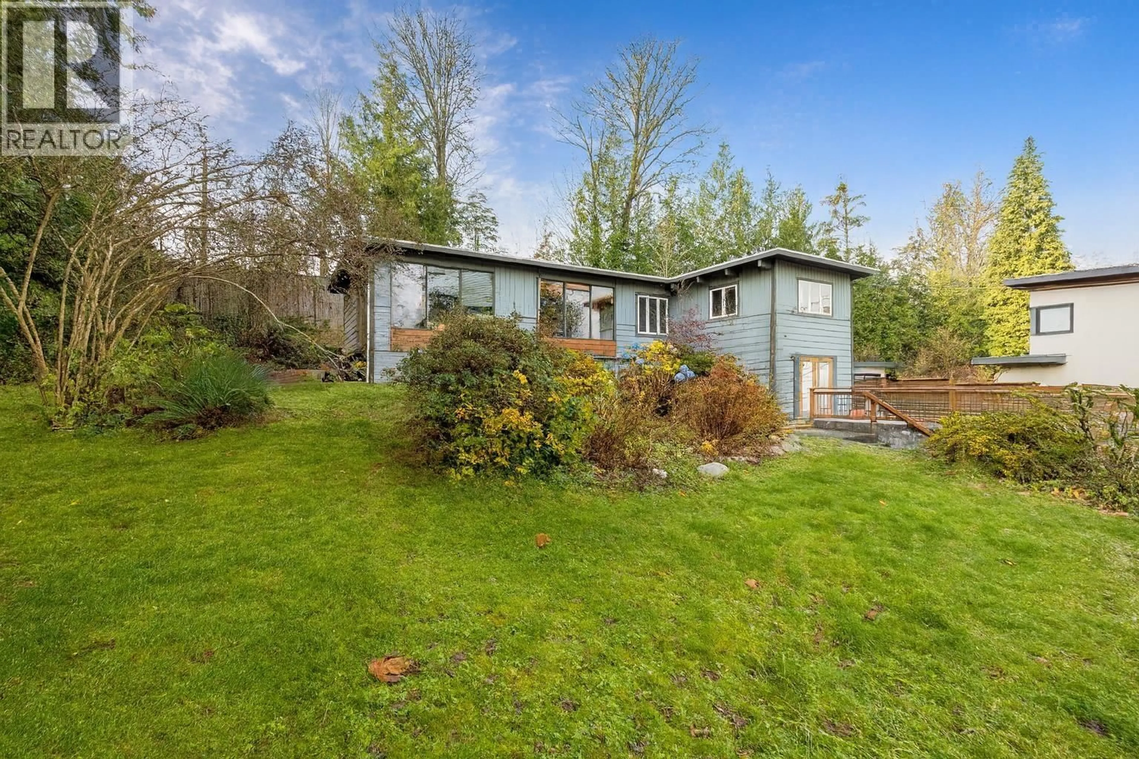 A pic from outside/outdoor area/front of a property/back of a property/a pic from drone, unknown for 873 BAYCREST DRIVE, North Vancouver British Columbia V7G1N7