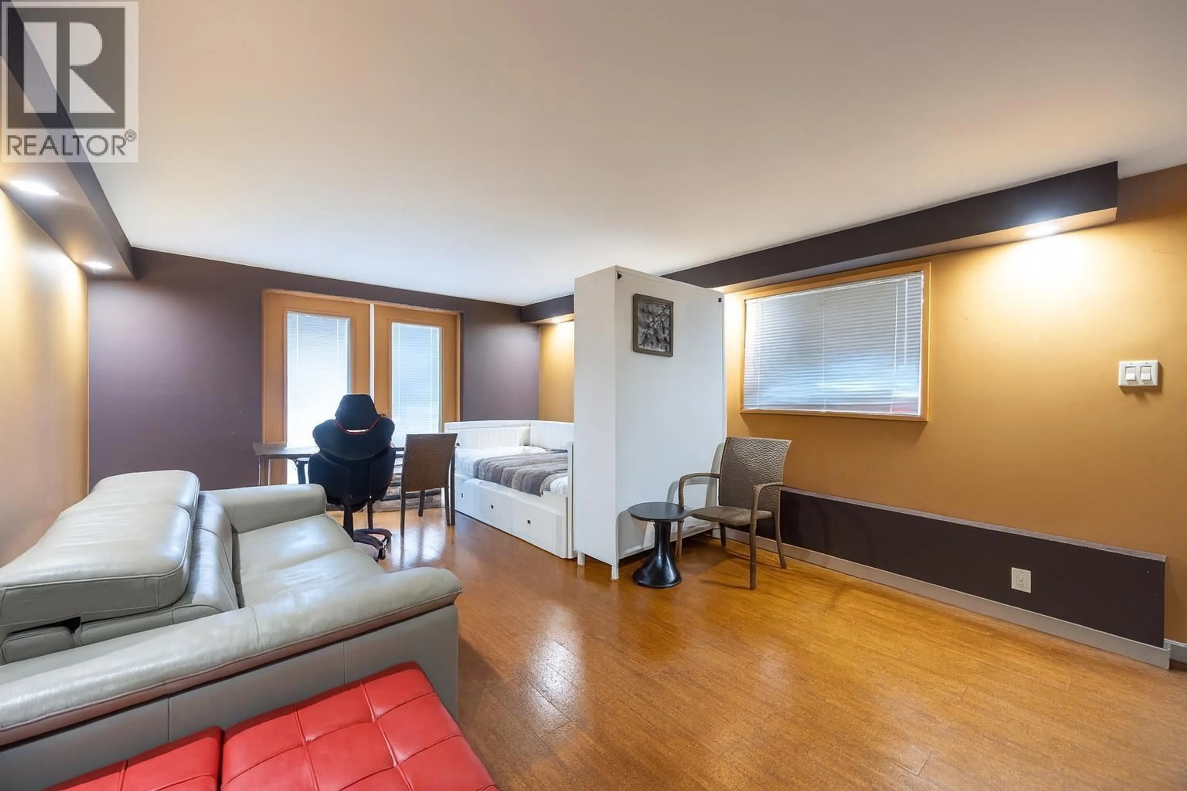 Living room with furniture, wood/laminate floor for 873 BAYCREST DRIVE, North Vancouver British Columbia V7G1N7