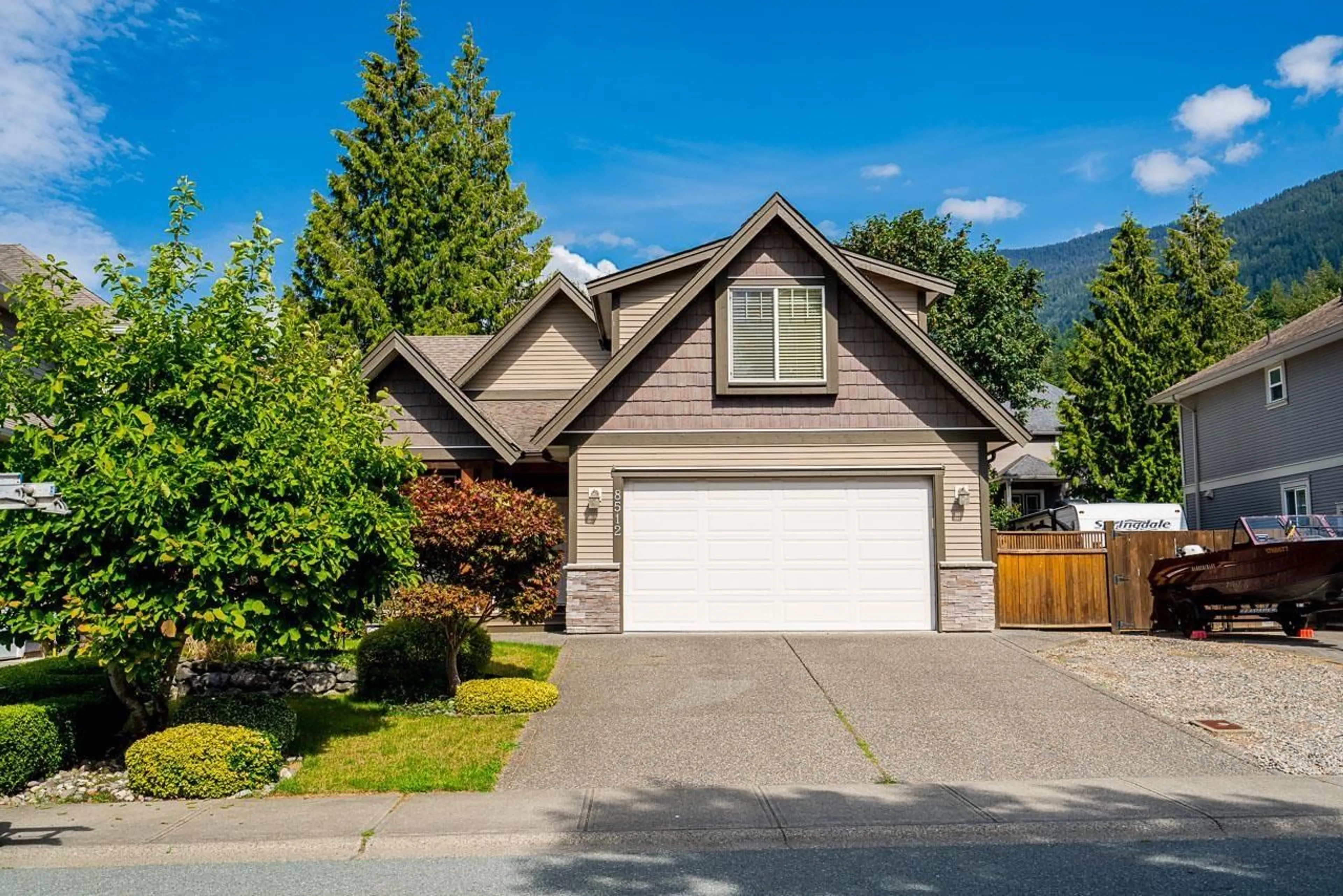 Home with vinyl exterior material, street for 8512 BRADSHAW PLACE, Chilliwack British Columbia V4Z0A7