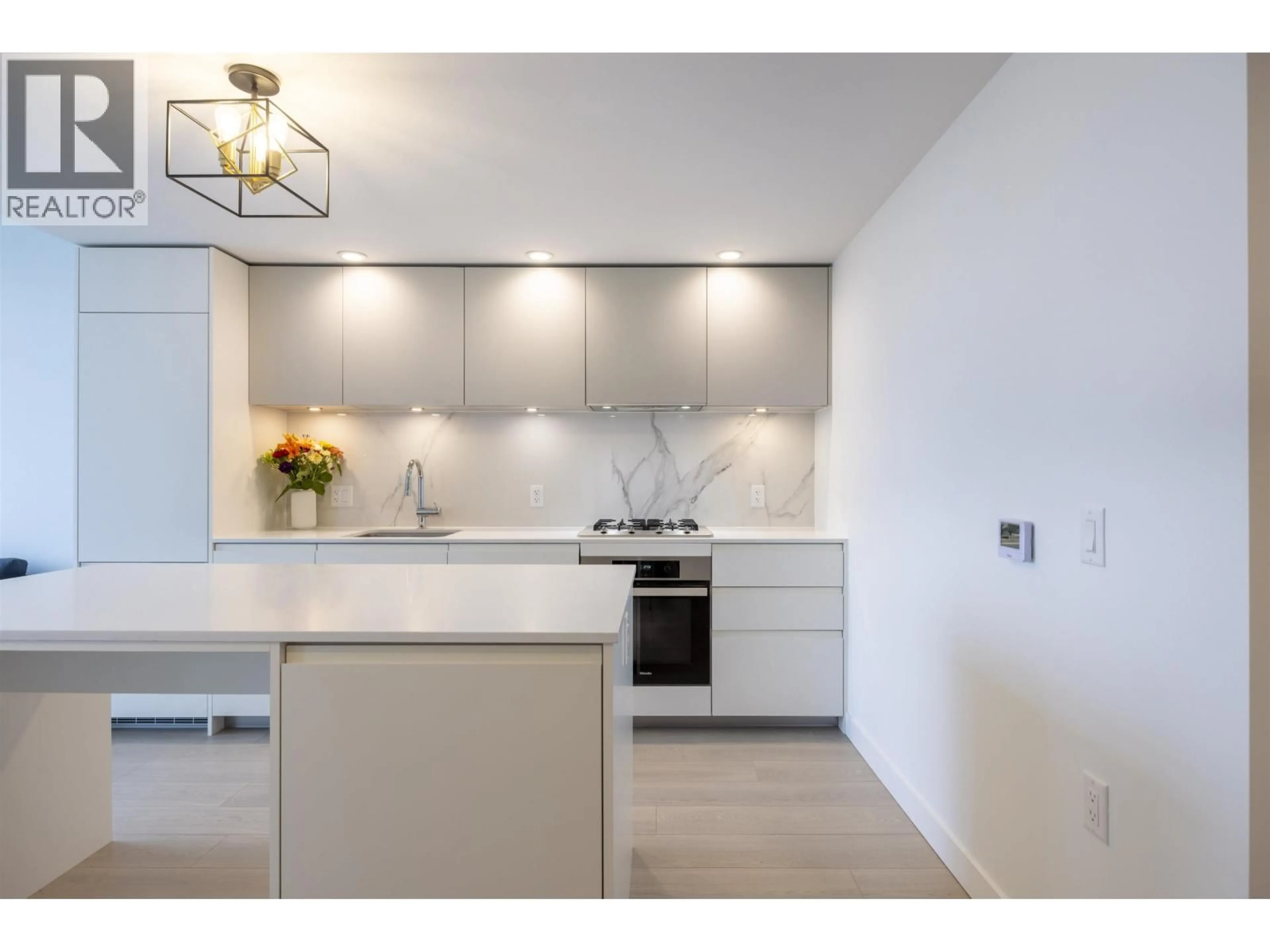 Contemporary kitchen, ceramic/tile floor for 3408 - 6537 TELFORD AVENUE, Burnaby British Columbia V5H0K9