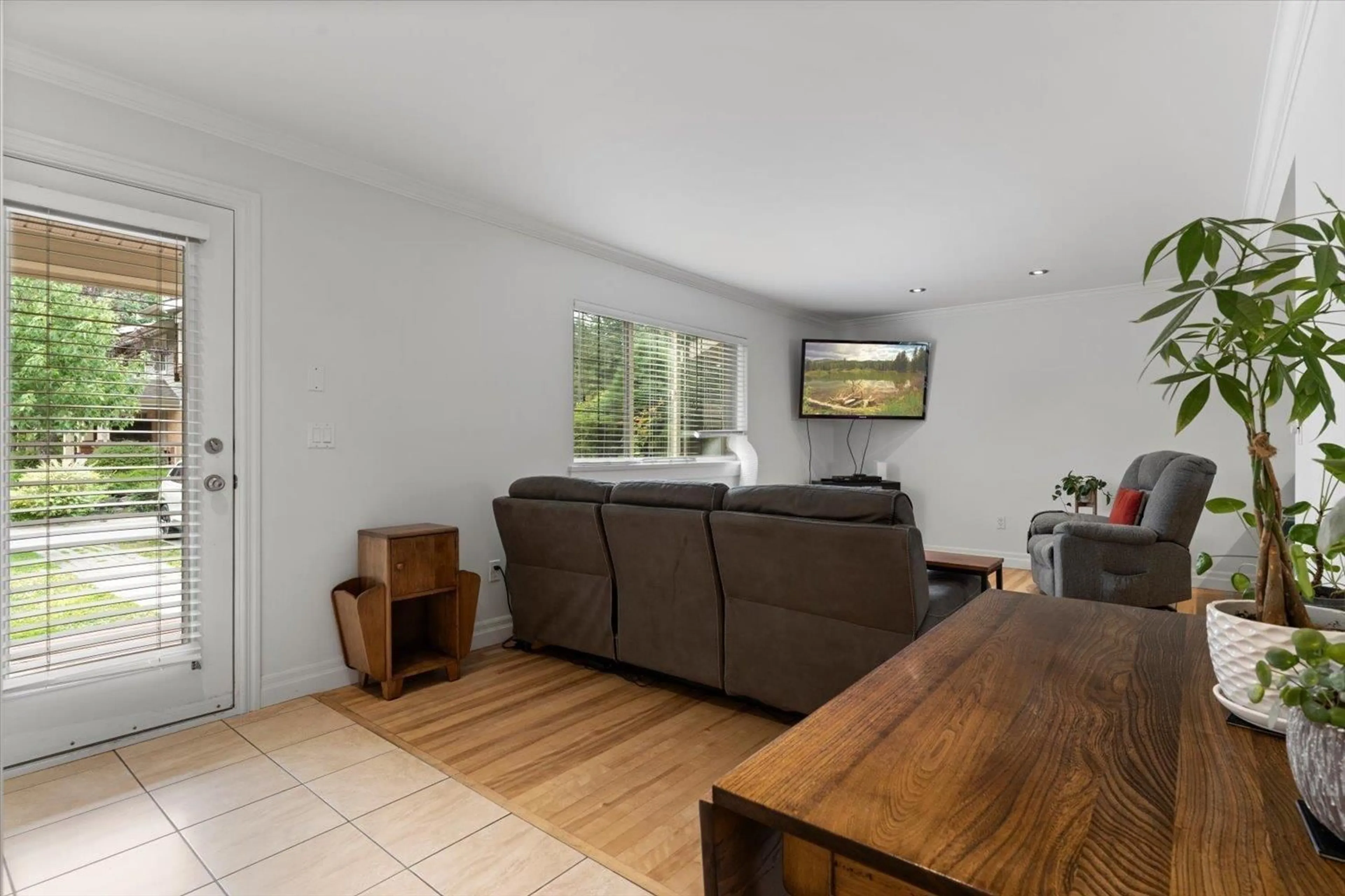 Living room with furniture, unknown for 36 - 5960 COWICHAN STREET, Chilliwack British Columbia V2R0L6