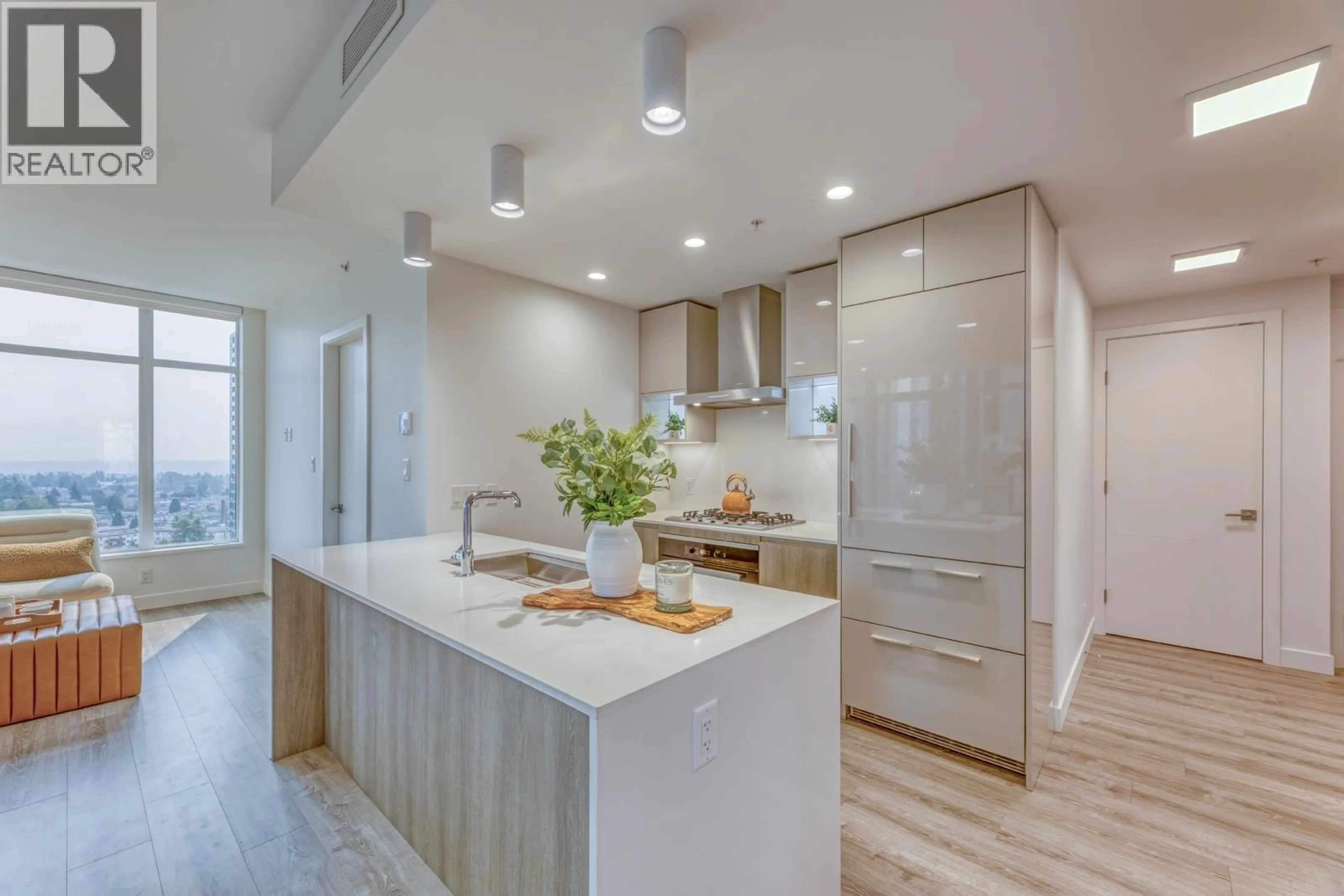 Contemporary kitchen, unknown for 1402 - 6511 SUSSEX AVENUE, Burnaby British Columbia V5H0K5