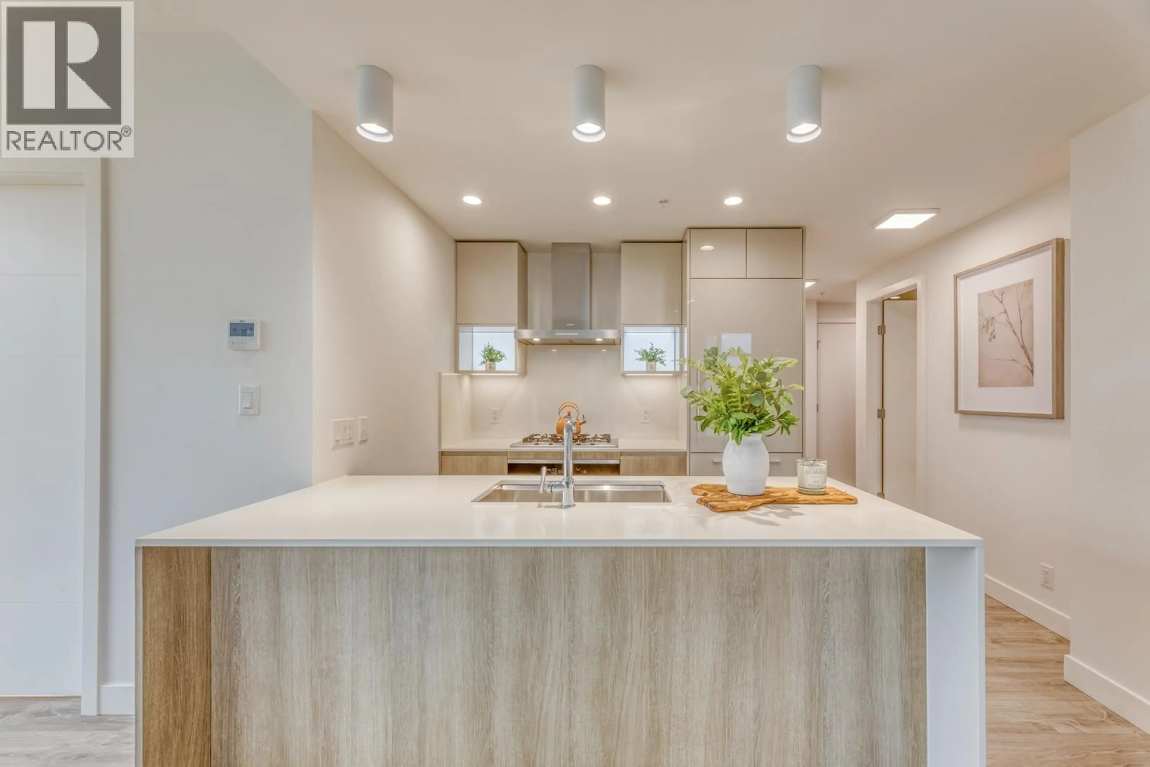 Contemporary kitchen, ceramic/tile floor for 1402 - 6511 SUSSEX AVENUE, Burnaby British Columbia V5H0K5