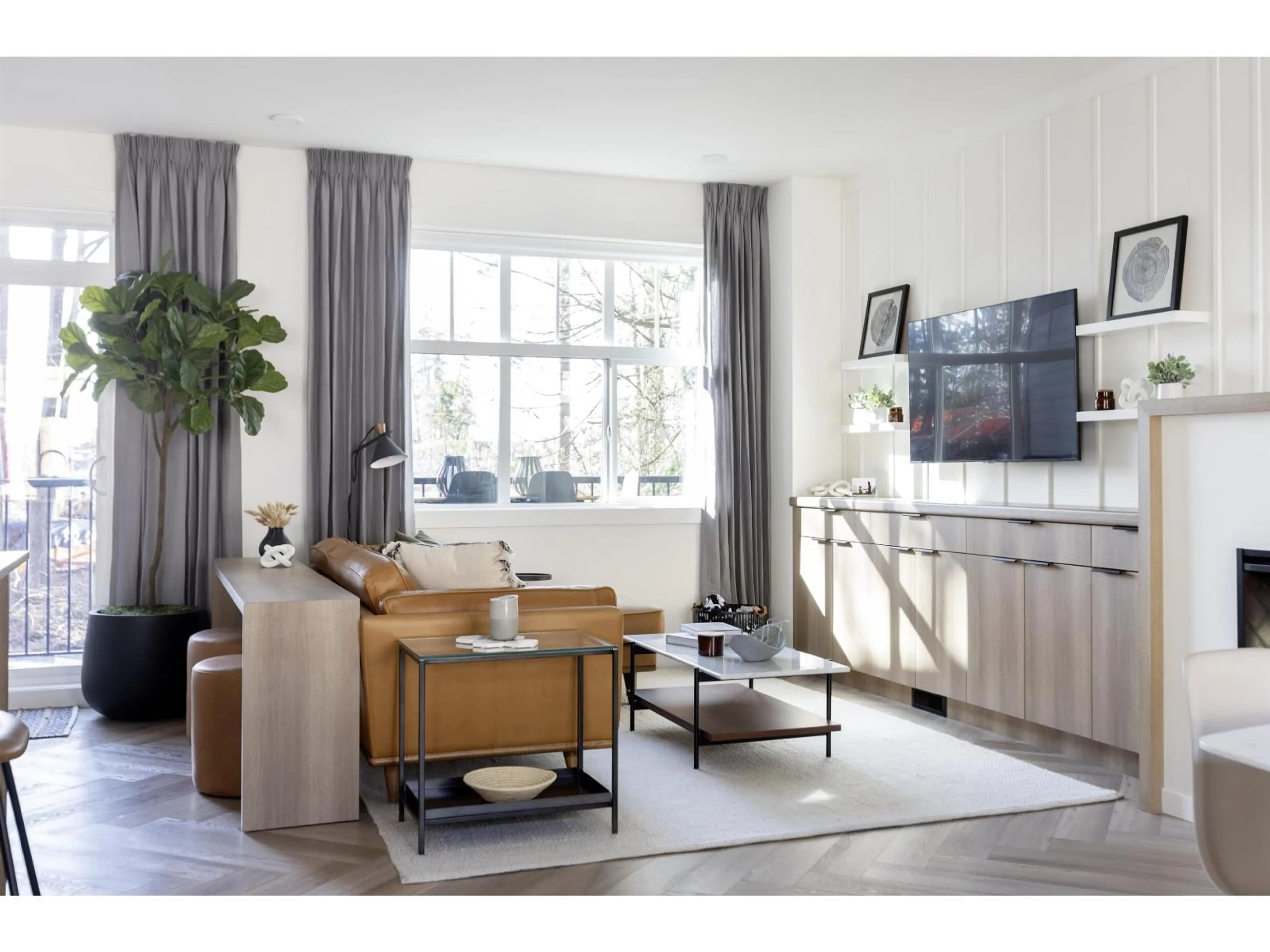 Living room with furniture, unknown for 140 - 2350 165, Surrey British Columbia V3Z1J9