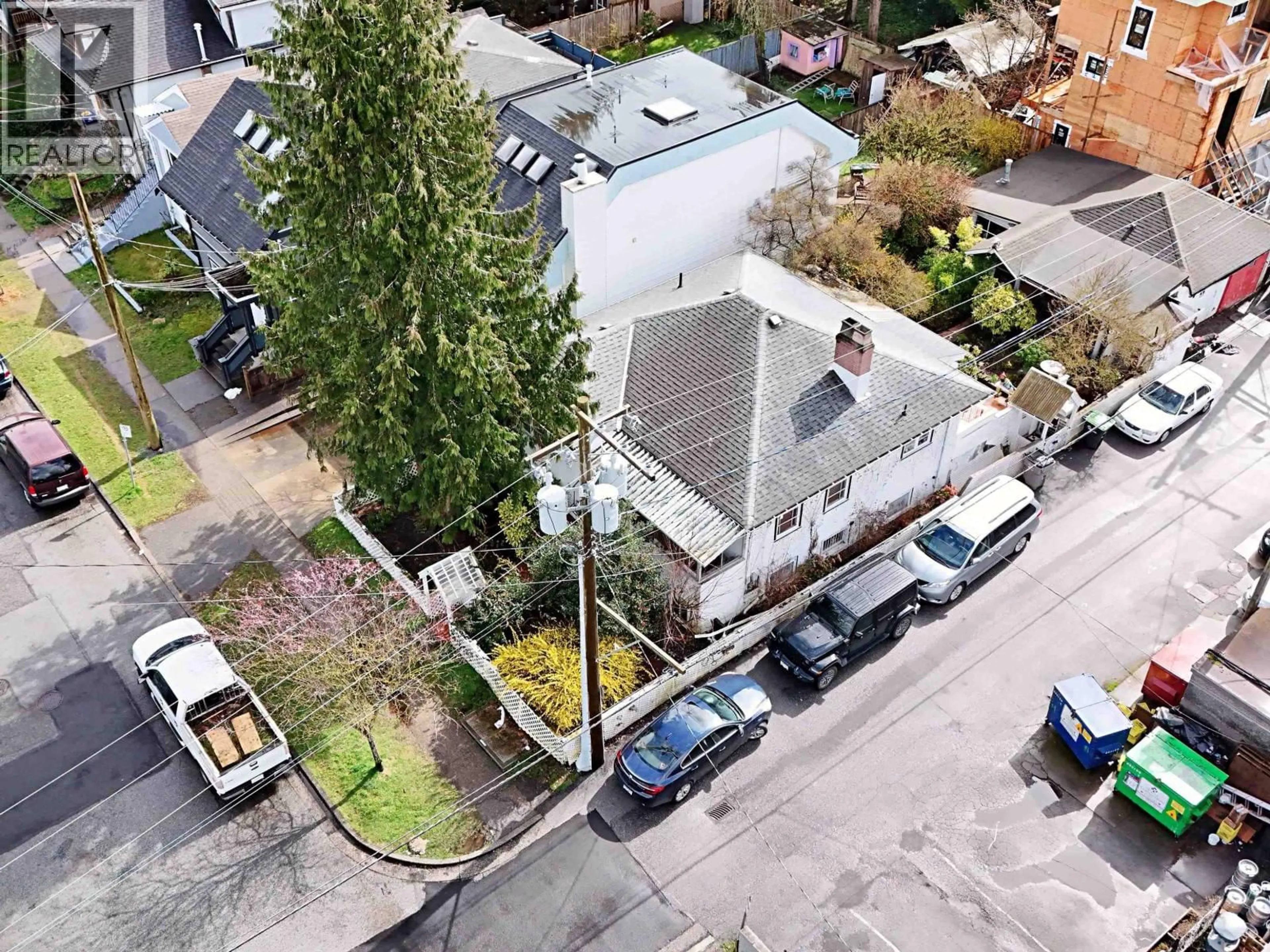 A pic from outside/outdoor area/front of a property/back of a property/a pic from drone, city buildings view from balcony for 228 26TH AVENUE, Vancouver British Columbia V5V2H3