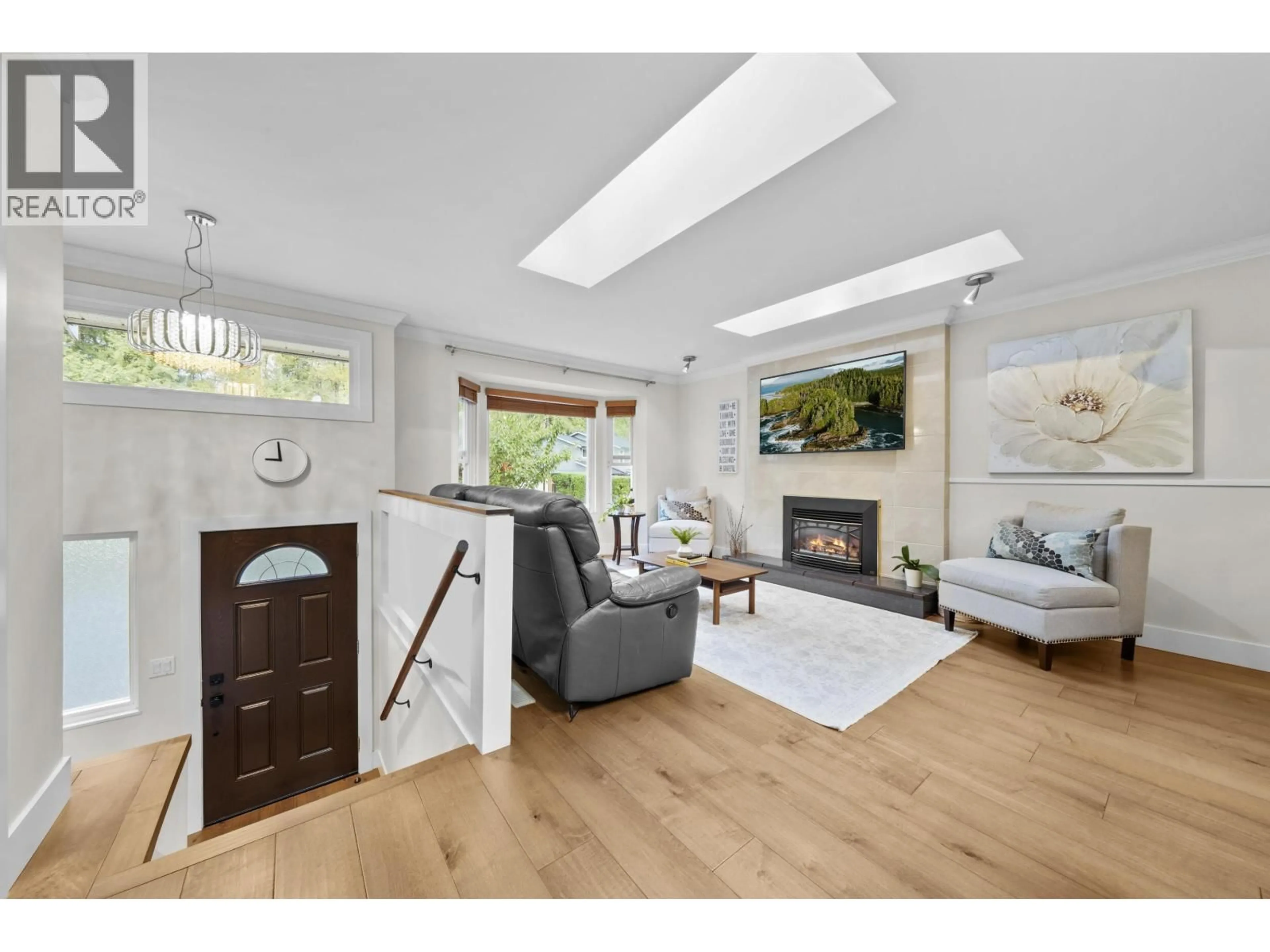 Living room with furniture, unknown for 1184 PARKLAND DRIVE, Coquitlam British Columbia V3E1M2