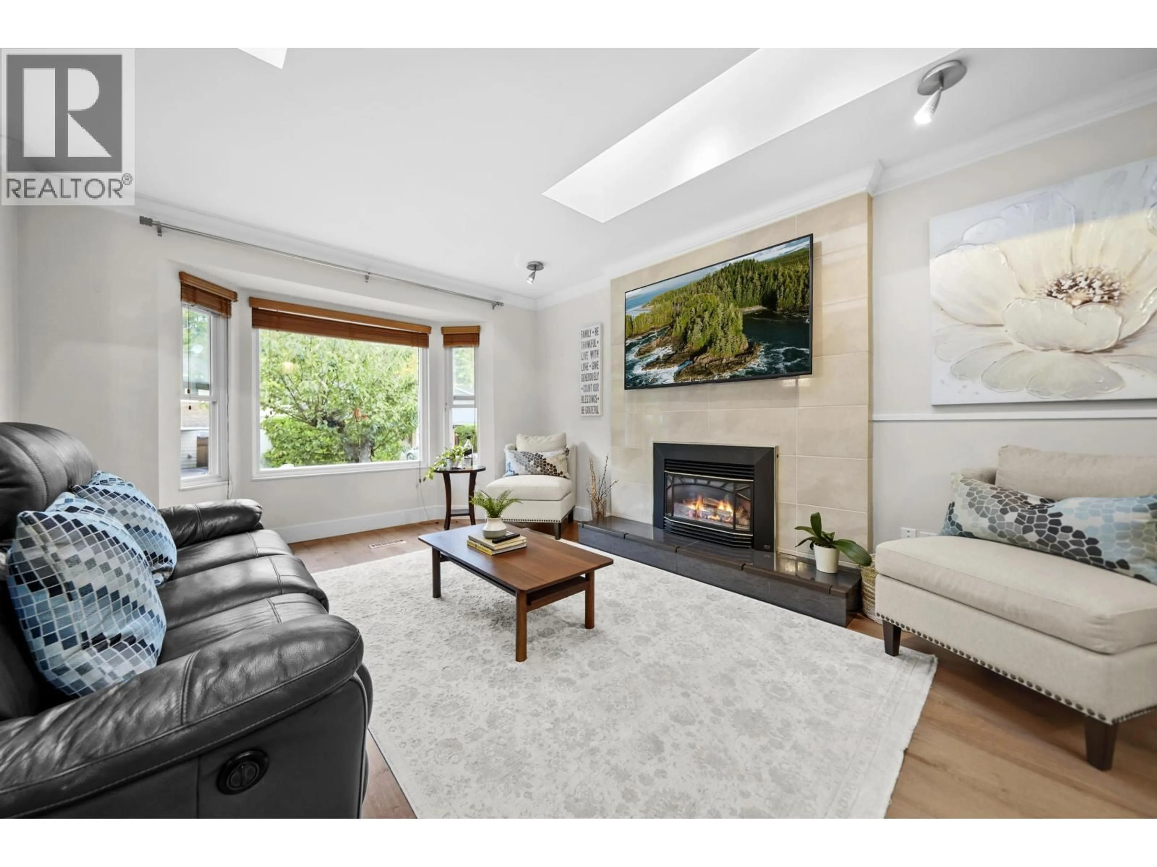 Living room with furniture, unknown for 1184 PARKLAND DRIVE, Coquitlam British Columbia V3E1M2