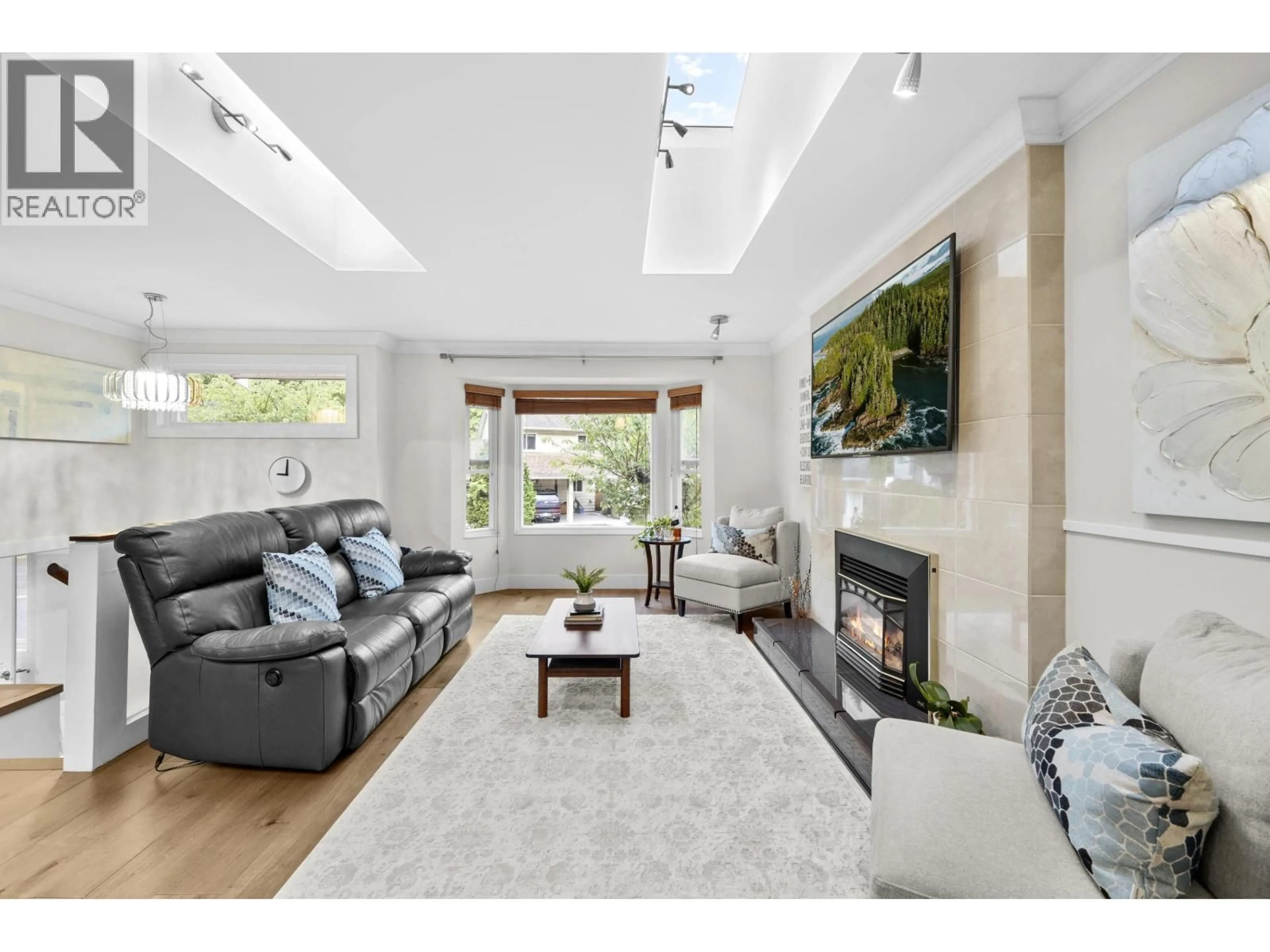 Living room with furniture, unknown for 1184 PARKLAND DRIVE, Coquitlam British Columbia V3E1M2